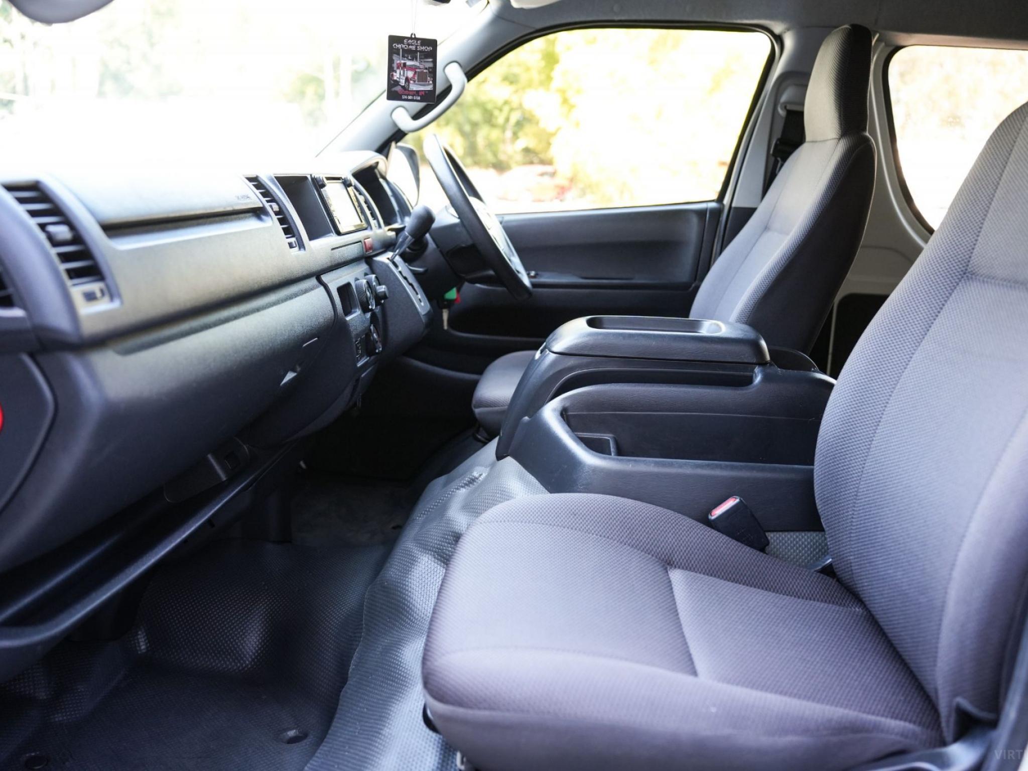 TOYOTA HIACE