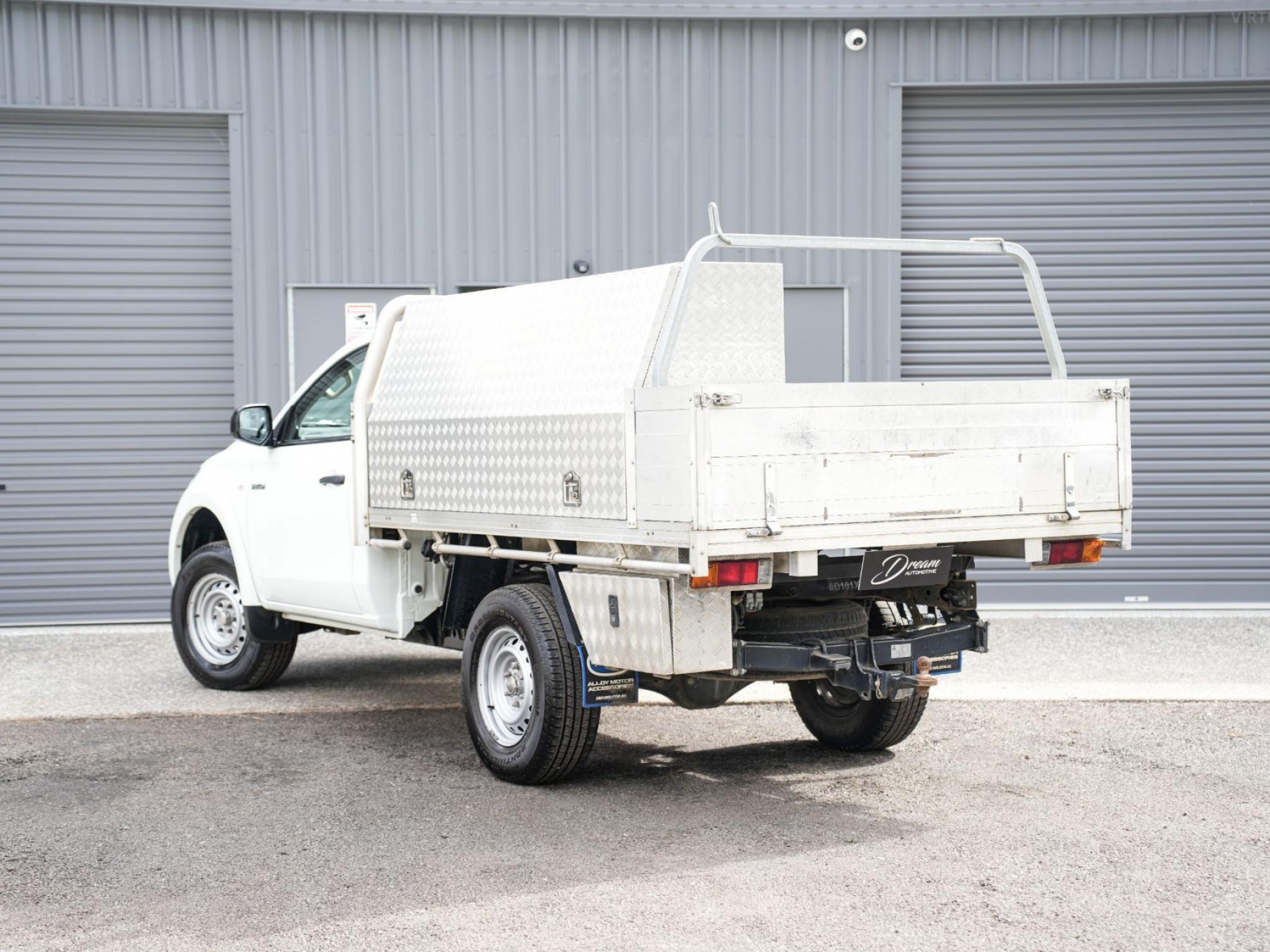 MITSUBISHI TRITON