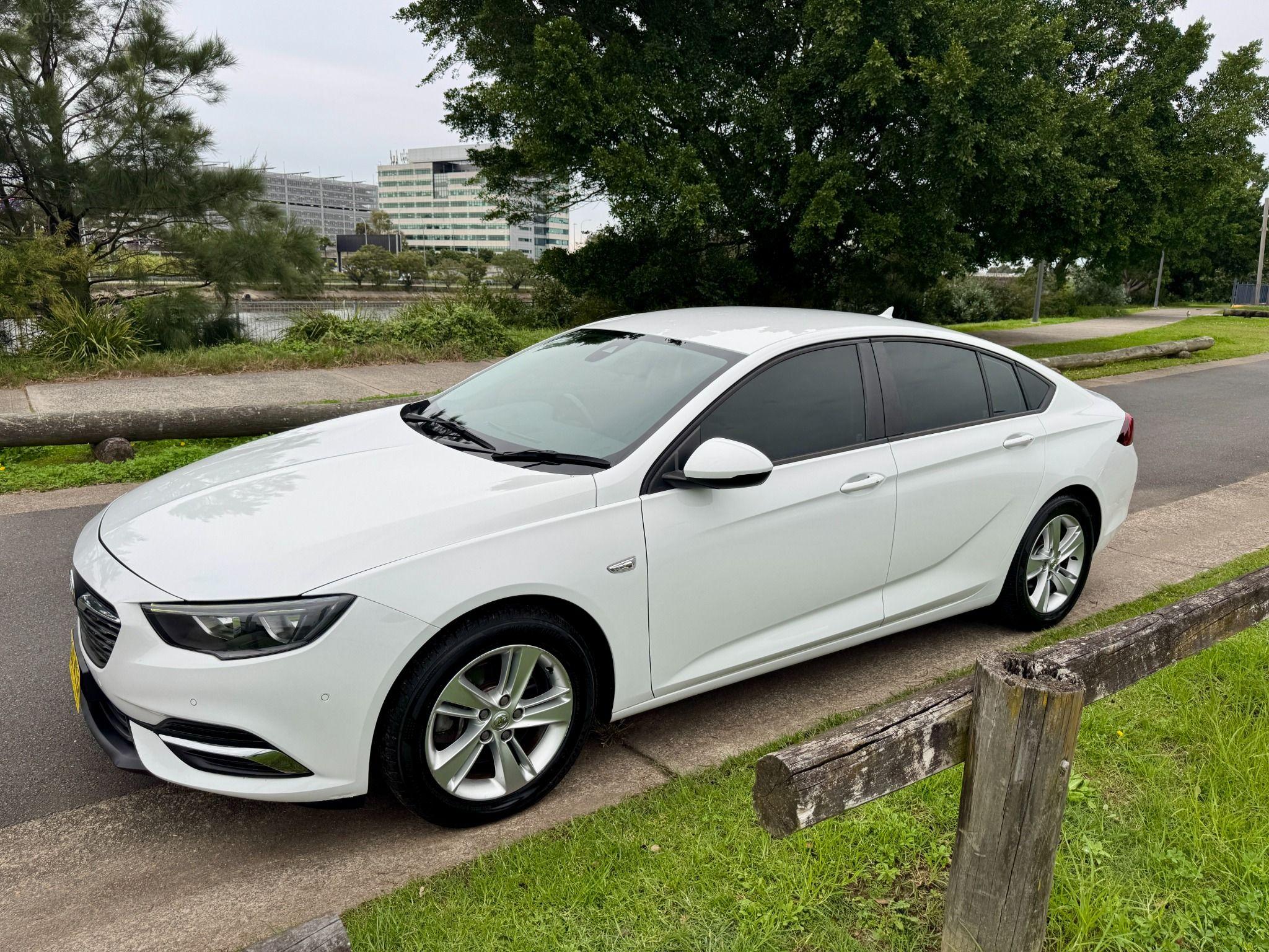 HOLDEN COMMODORE