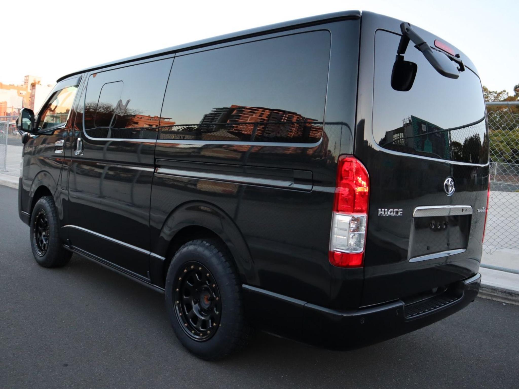 TOYOTA HIACE 4WD