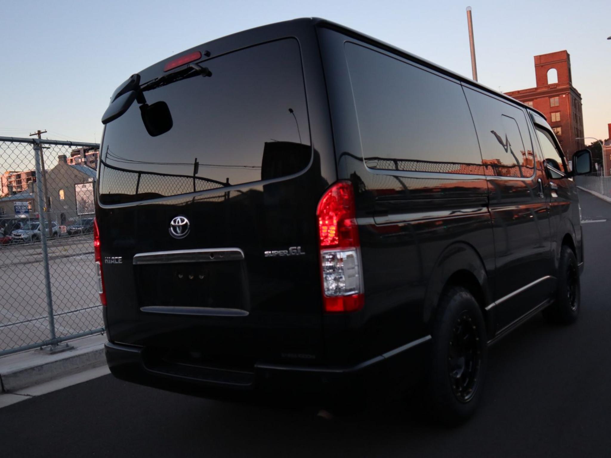 TOYOTA HIACE 4WD