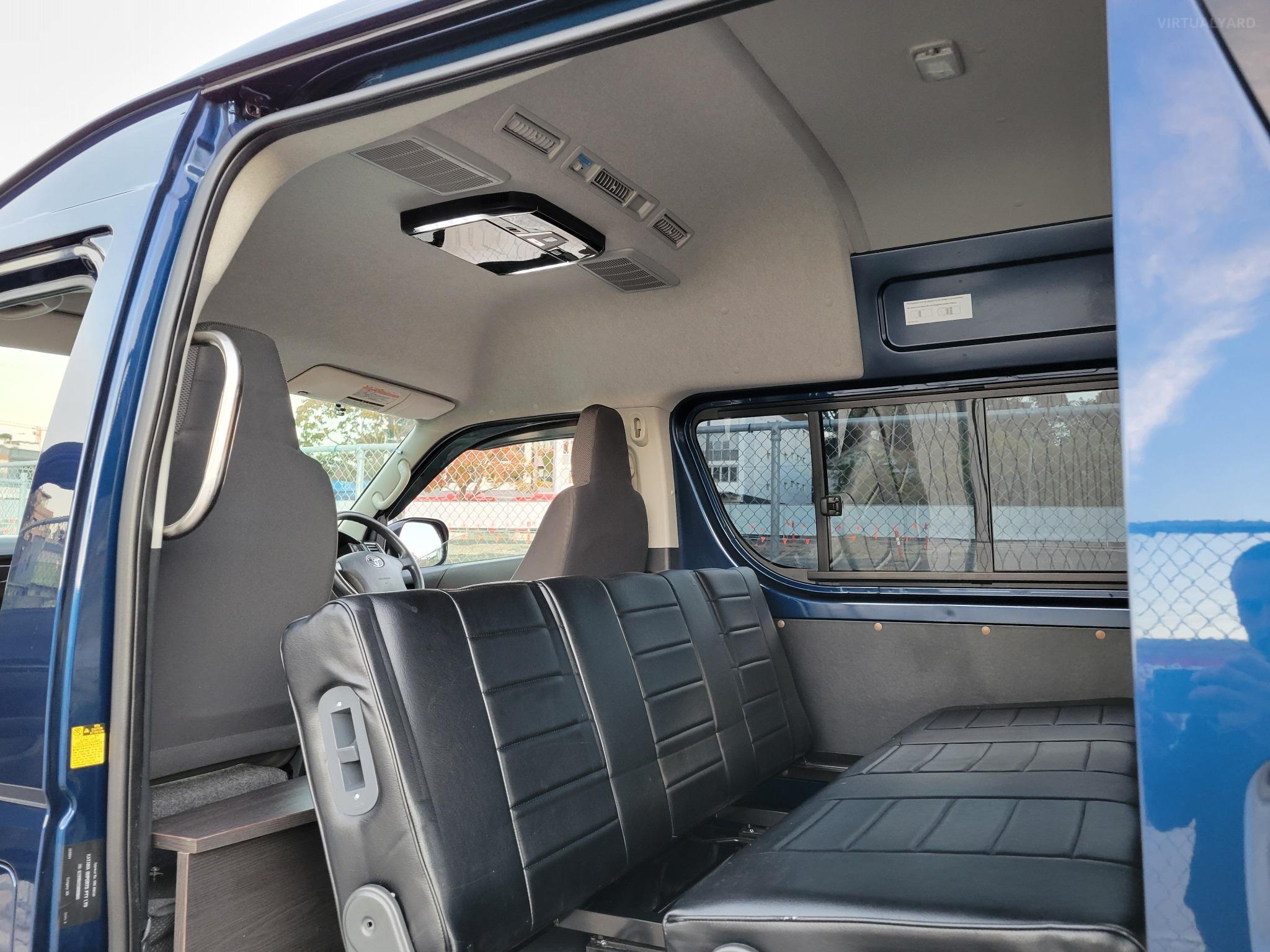 TOYOTA HIACE
