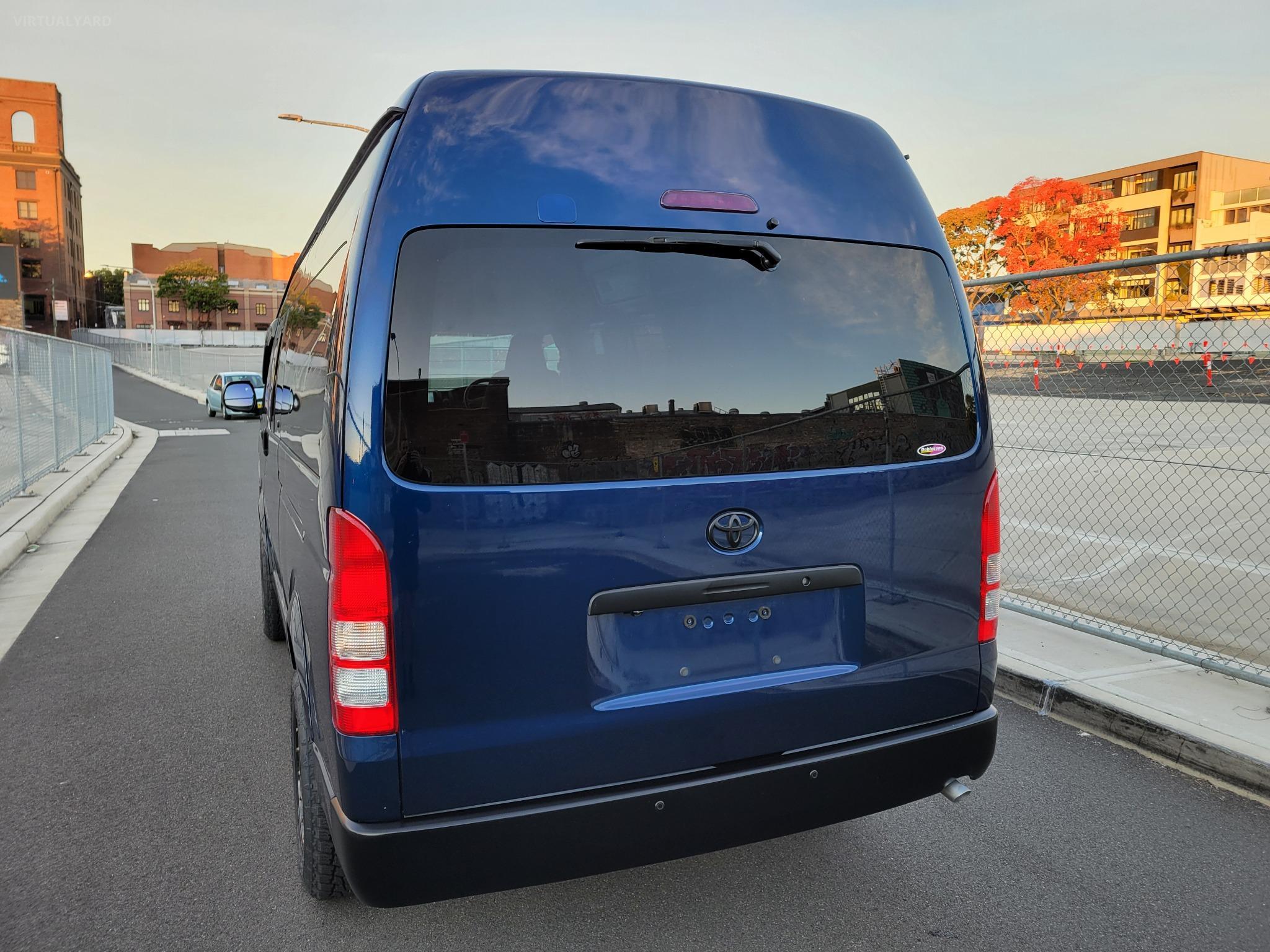 TOYOTA HIACE