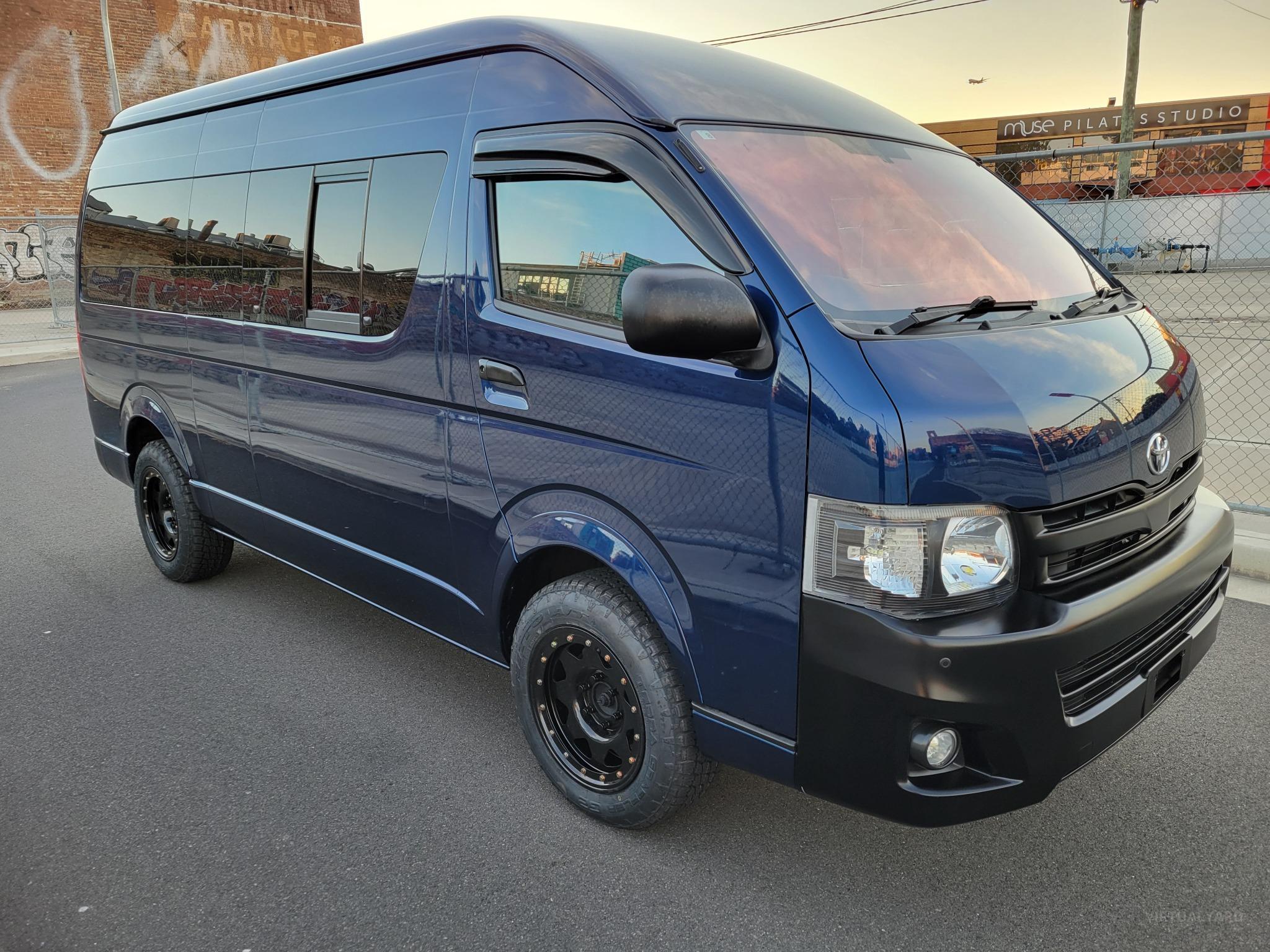 TOYOTA HIACE