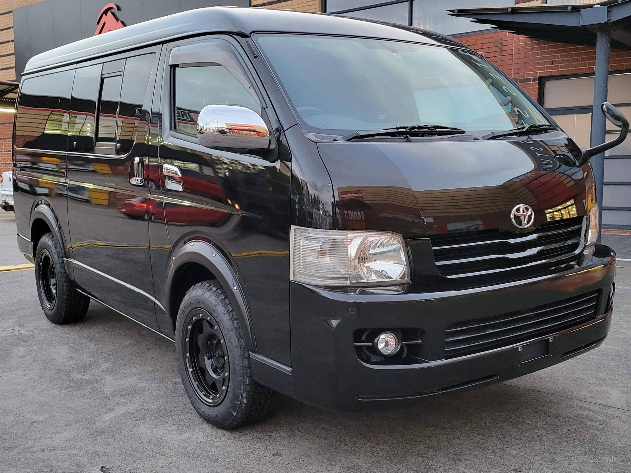 TOYOTA HIACE CAMPER