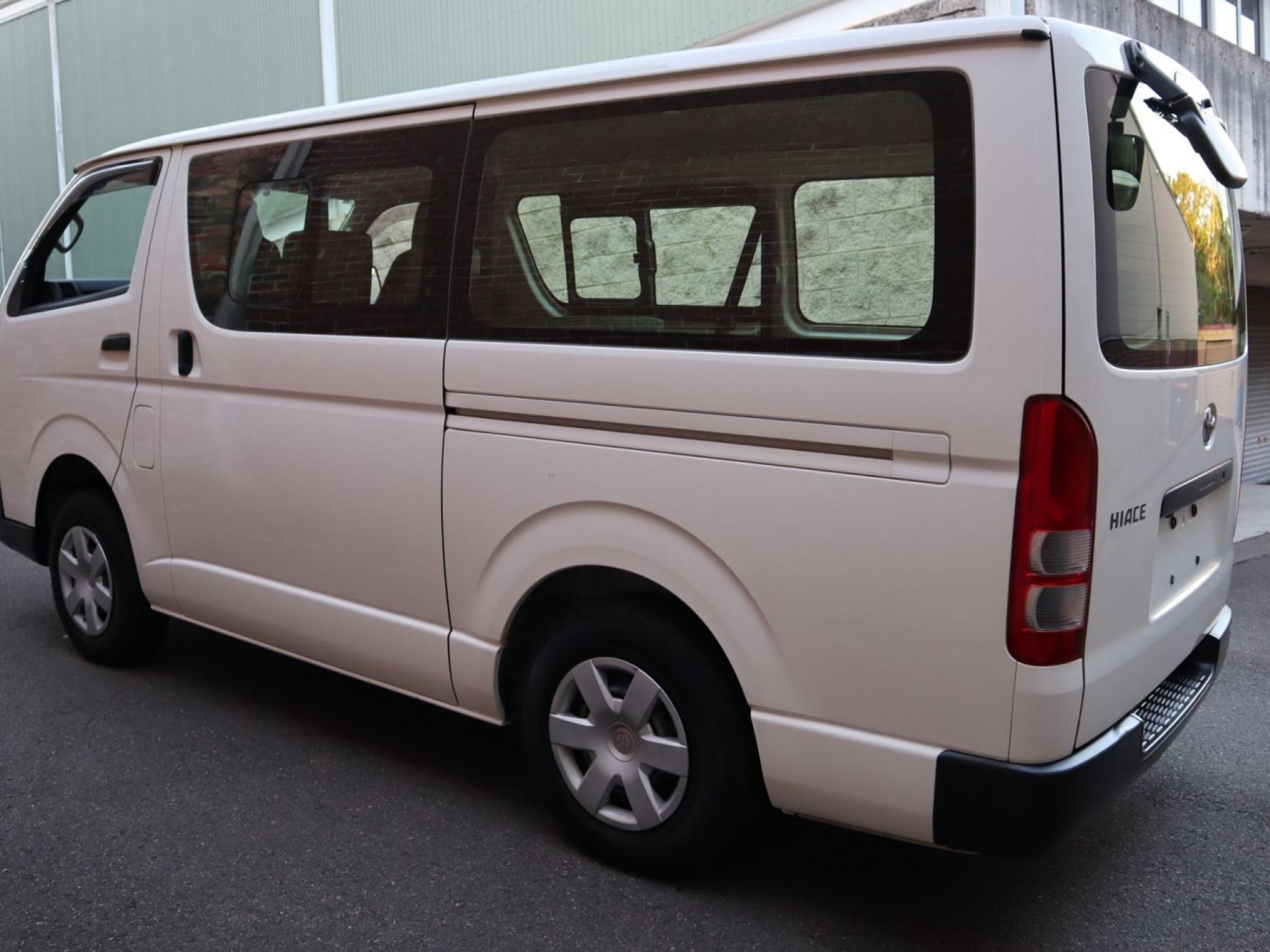 TOYOTA HIACE
