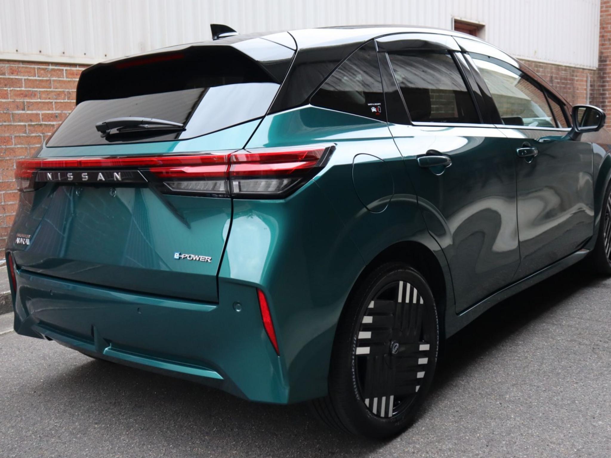 NISSAN AURA