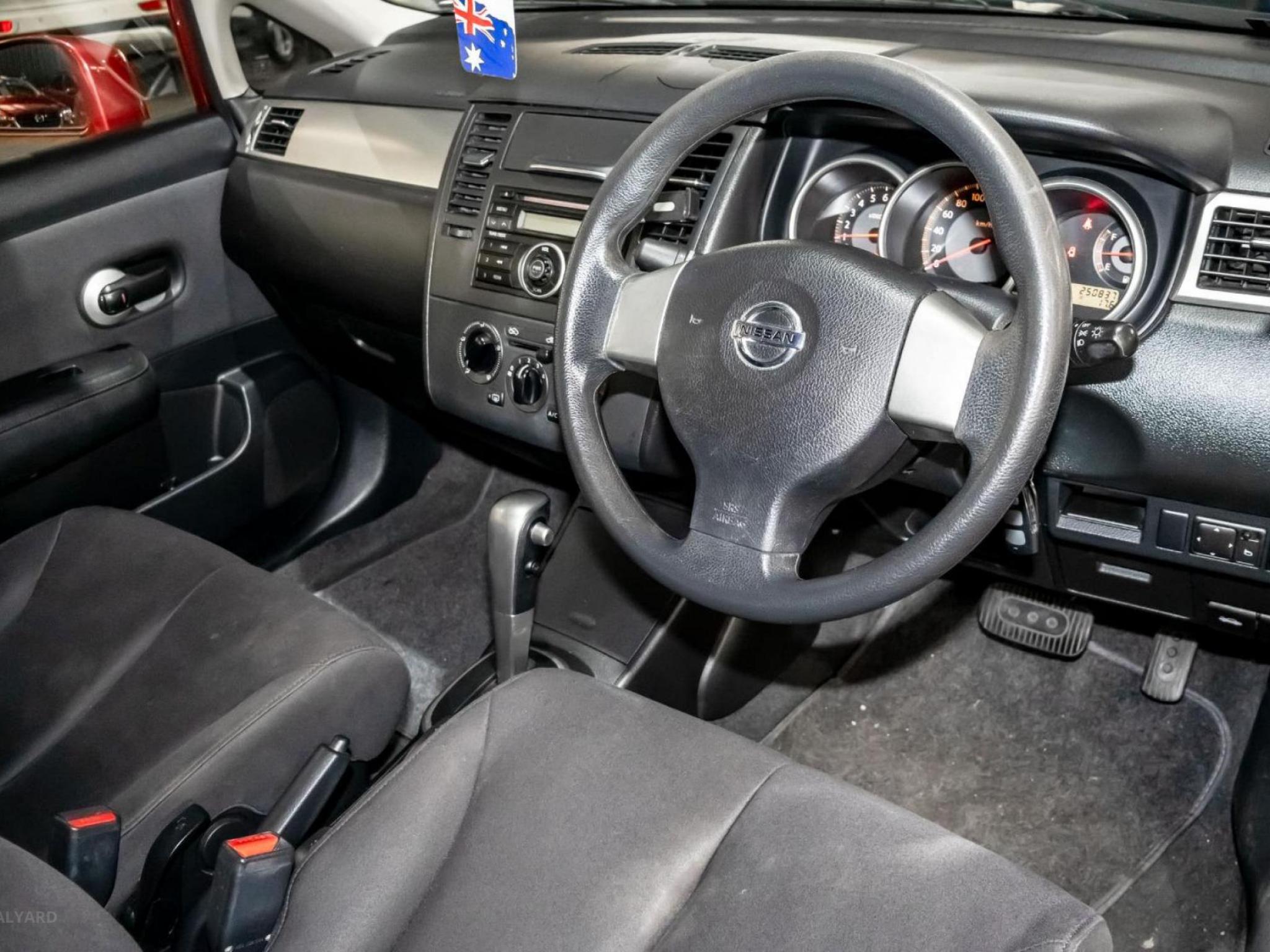 NISSAN TIIDA