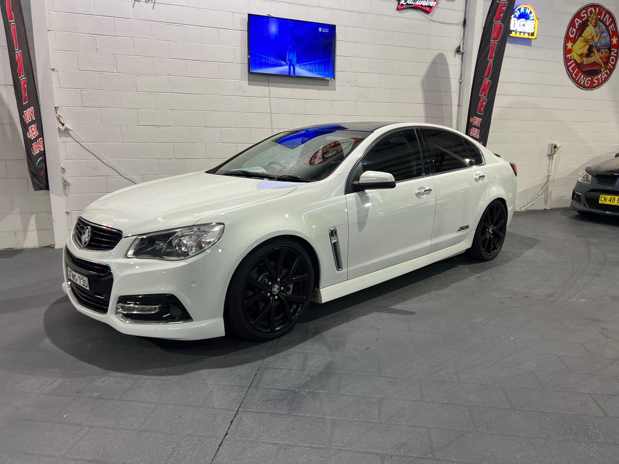 HOLDEN COMMODORE