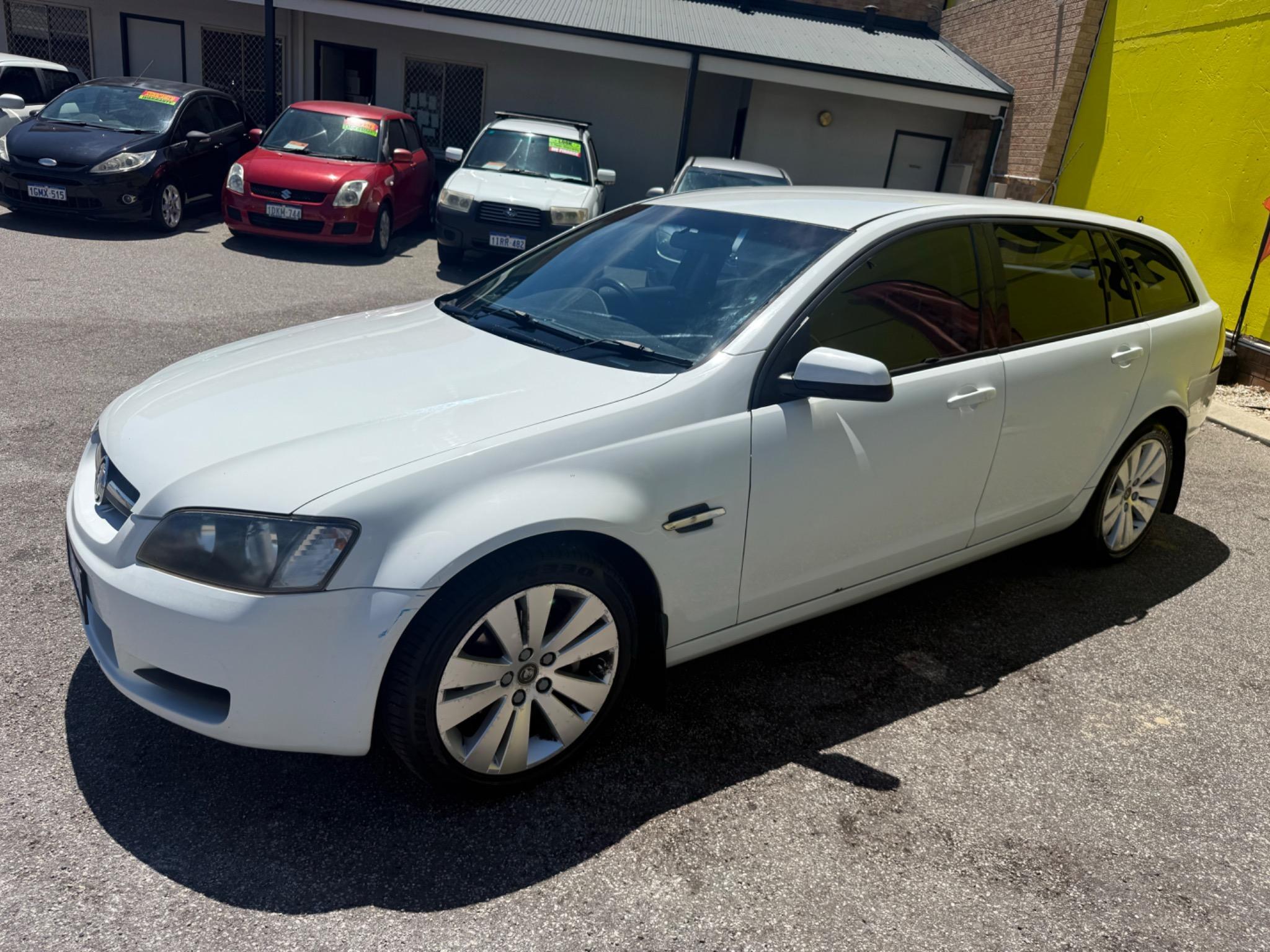 HOLDEN COMMODORE