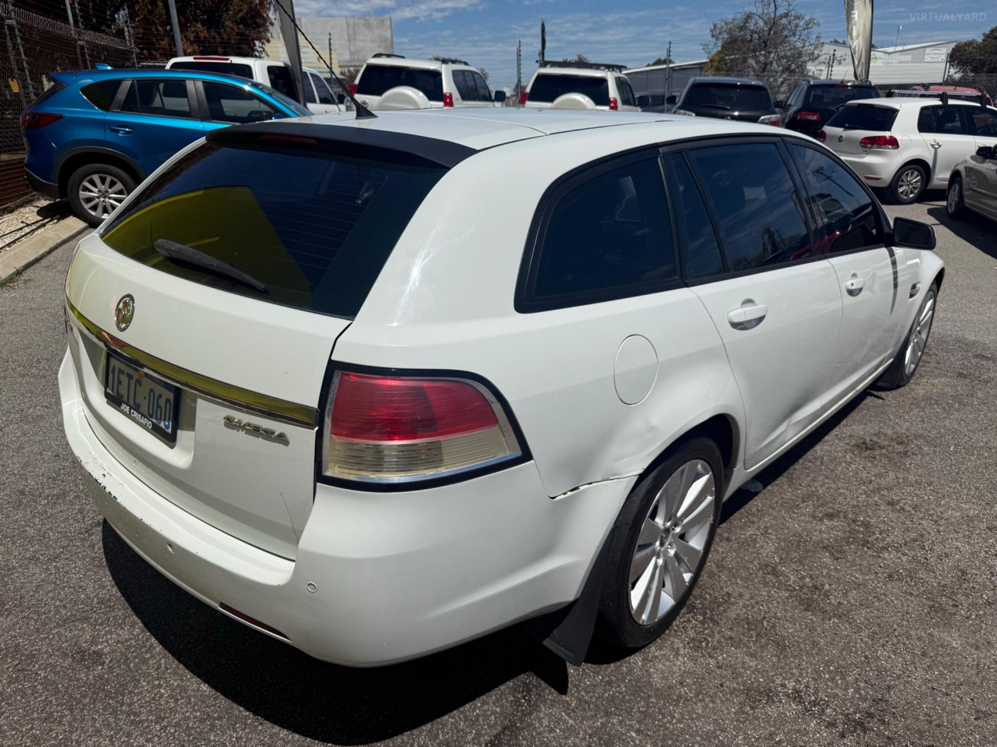 HOLDEN COMMODORE