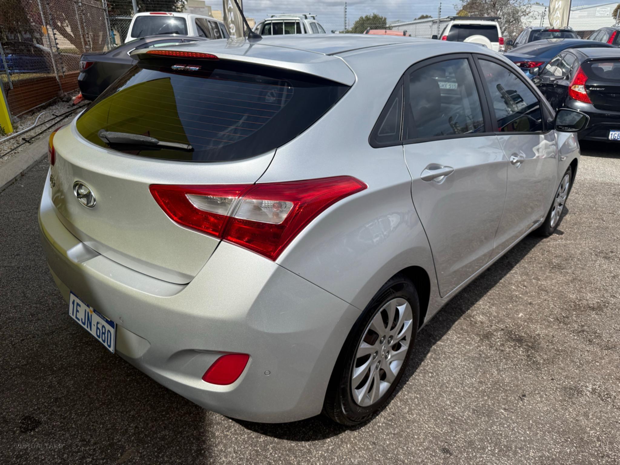 HYUNDAI i30