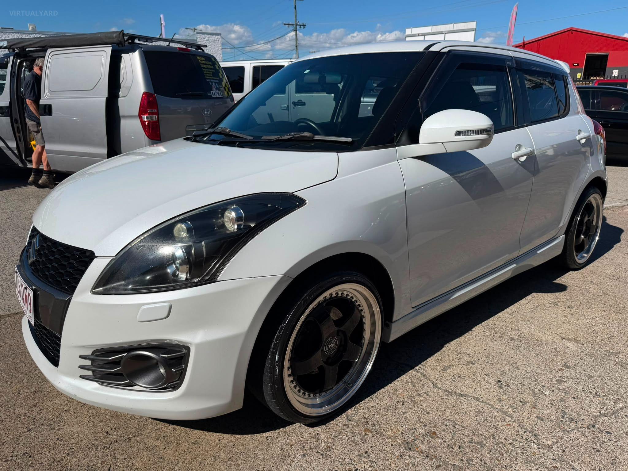SUZUKI SWIFT