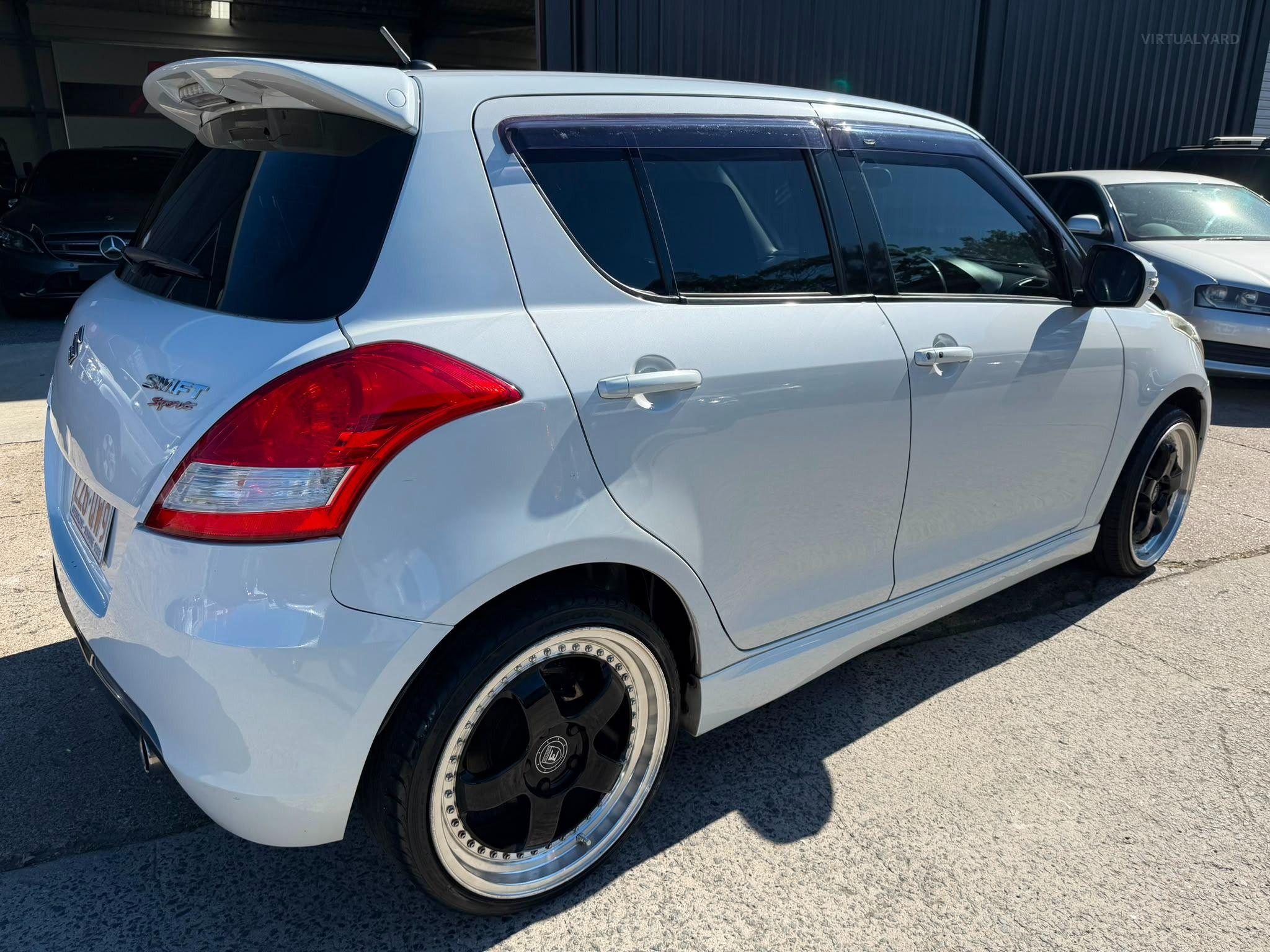 SUZUKI SWIFT