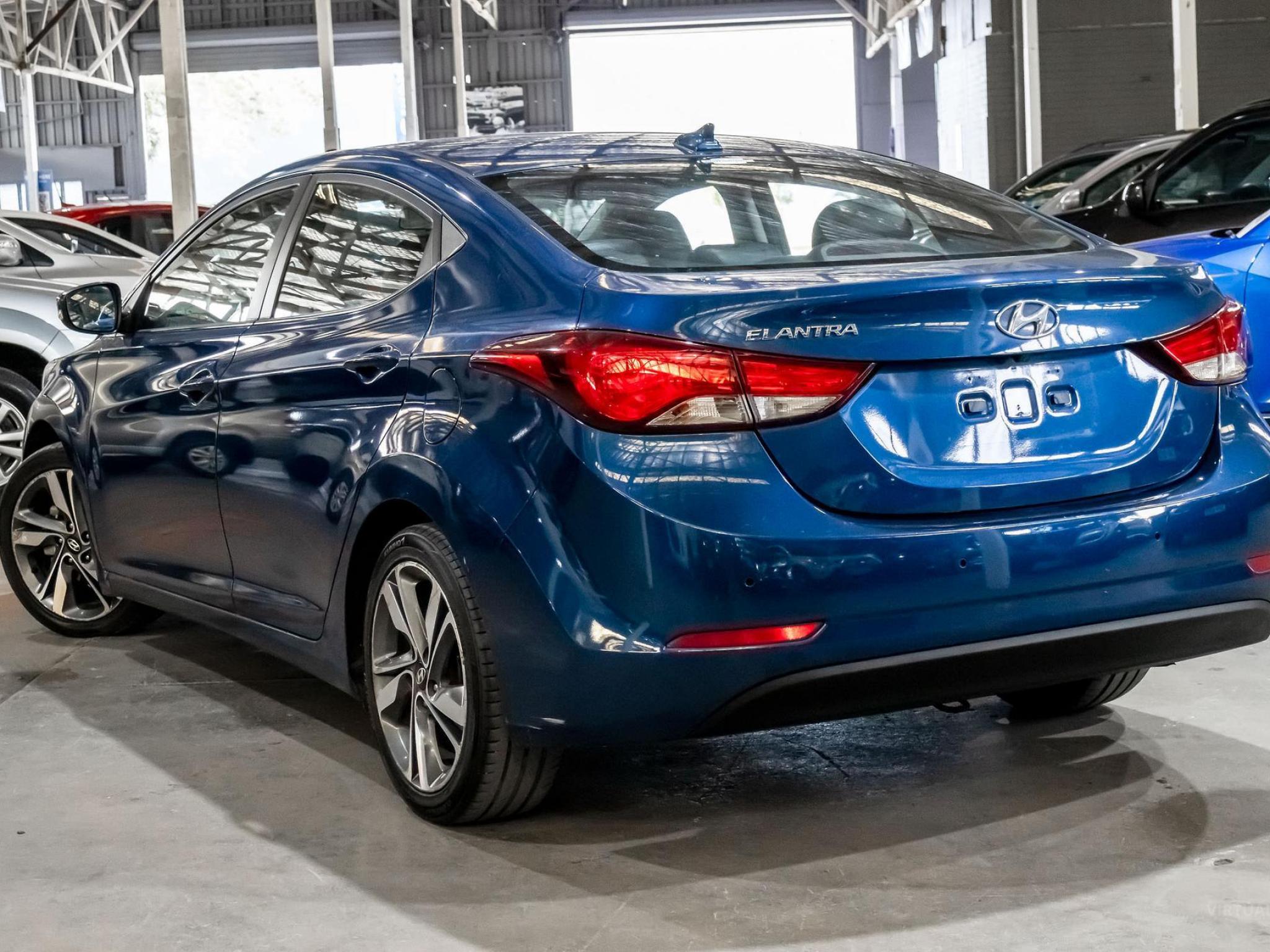 HYUNDAI ELANTRA
