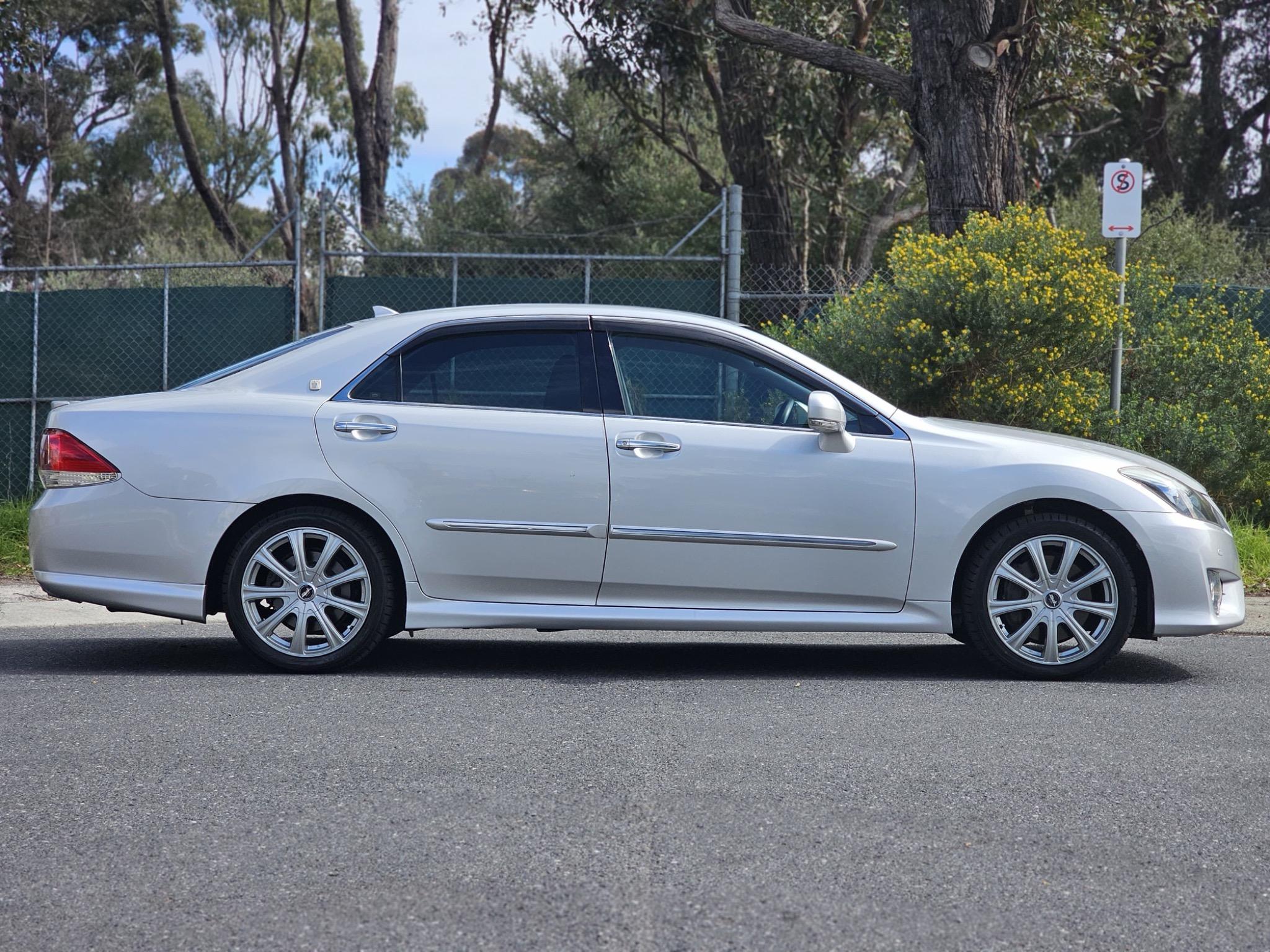 TOYOTA CROWN