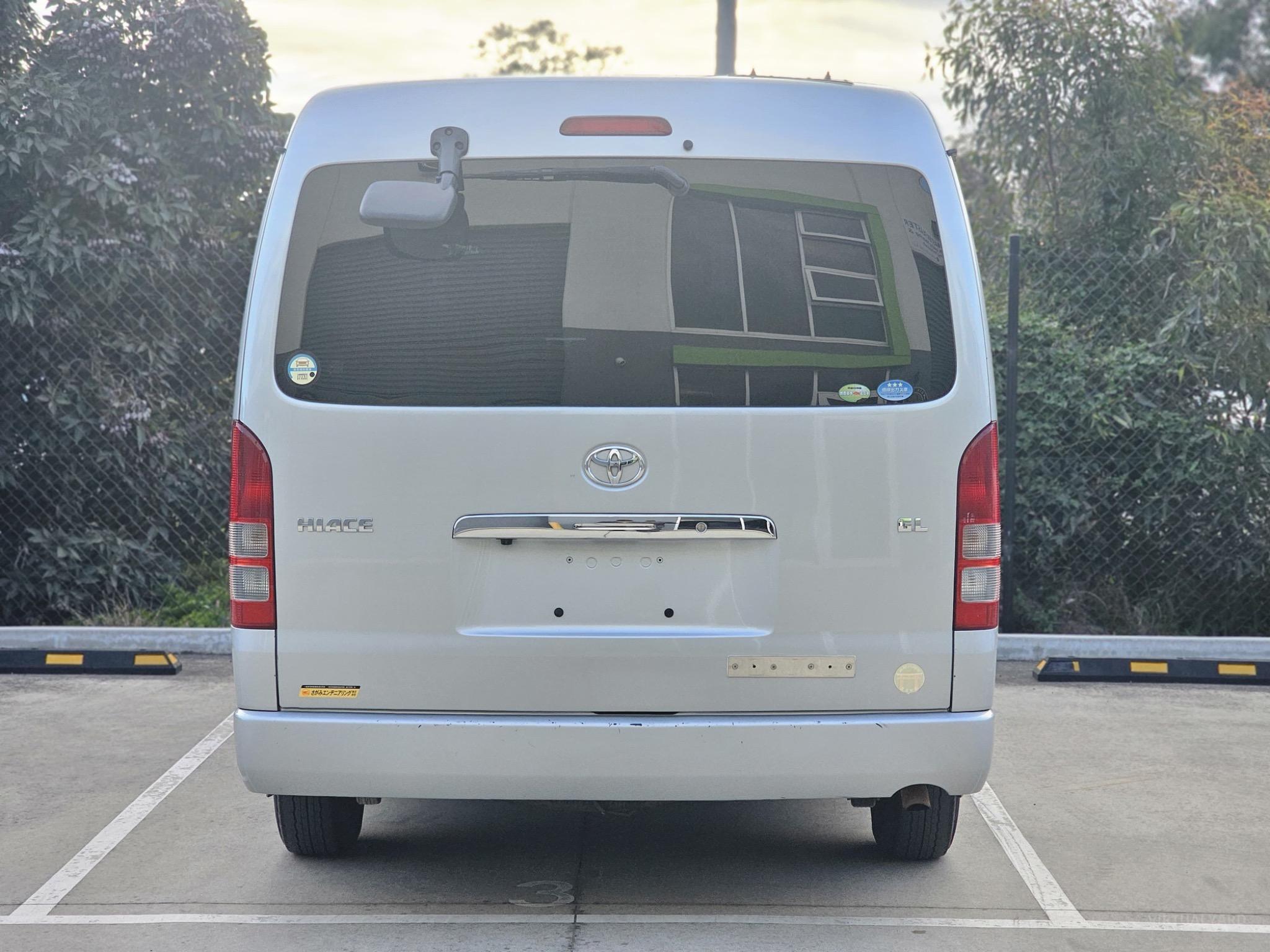 TOYOTA HIACE