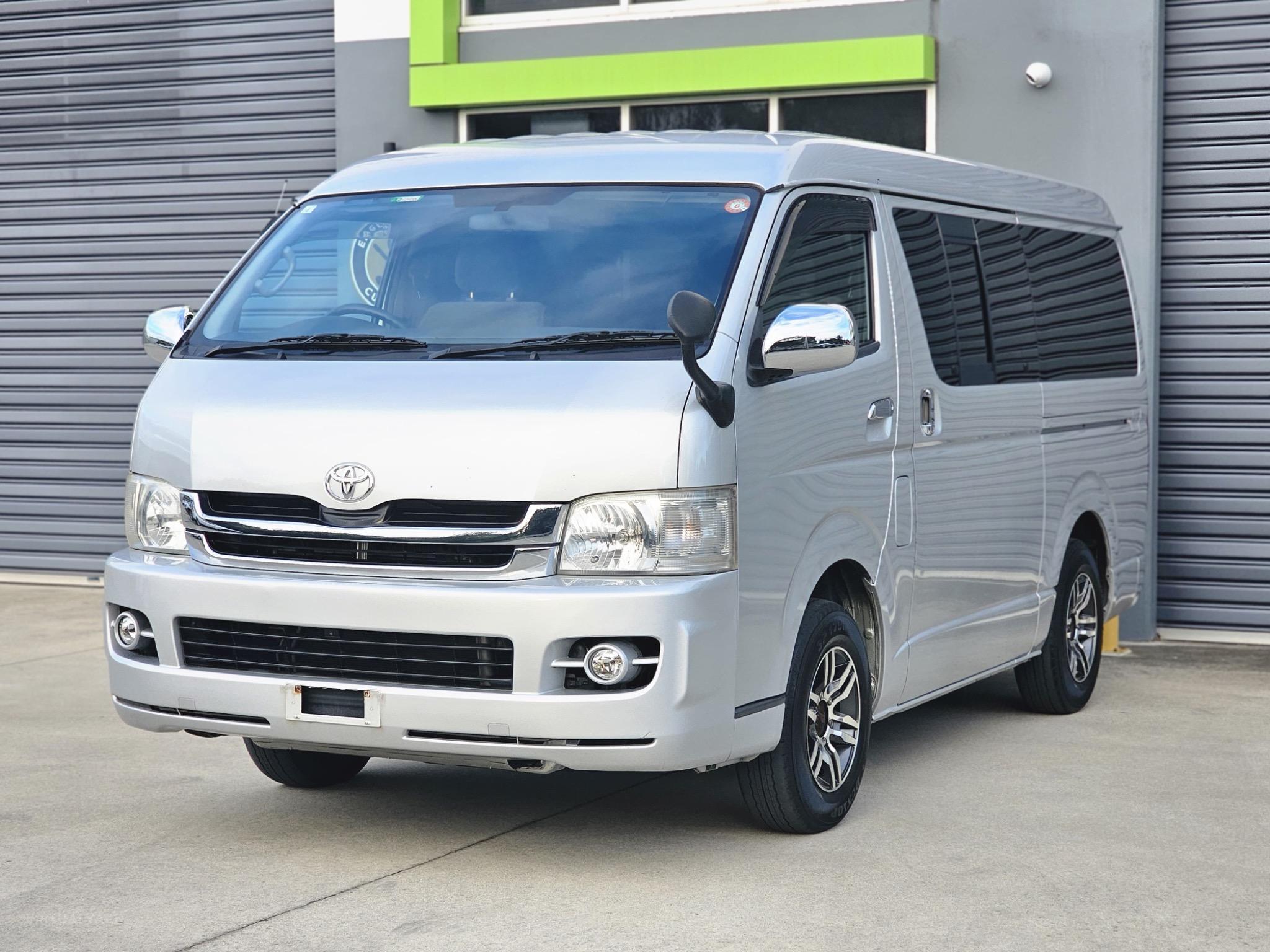 TOYOTA HIACE