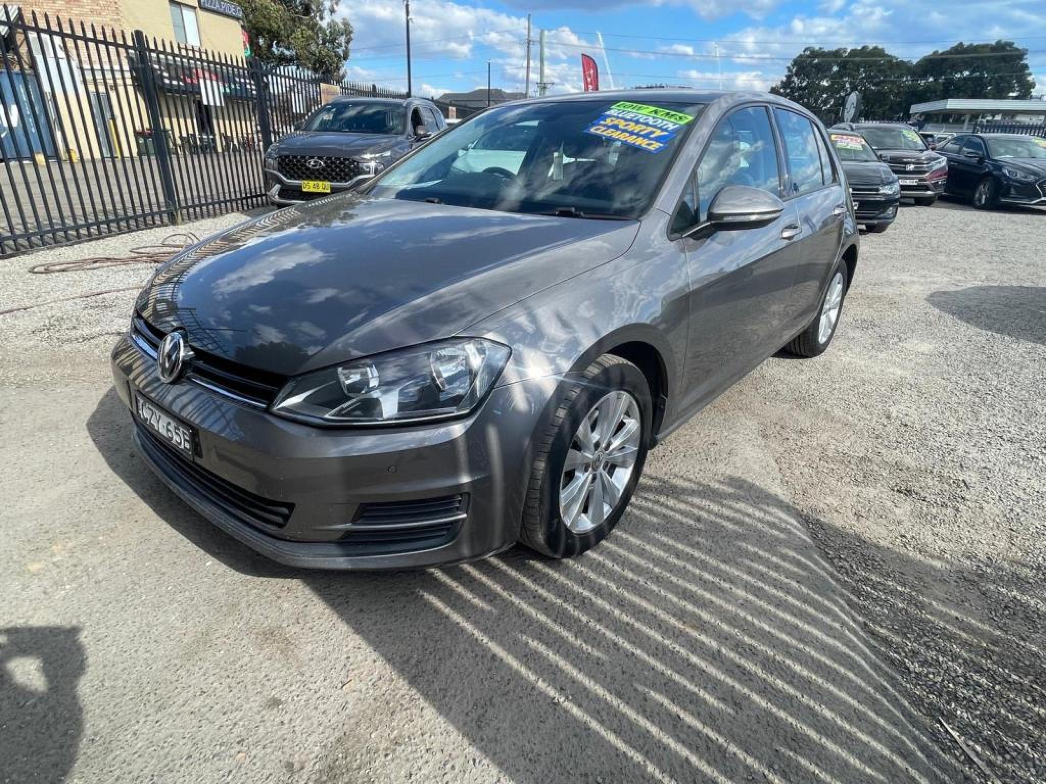 VOLKSWAGEN GOLF