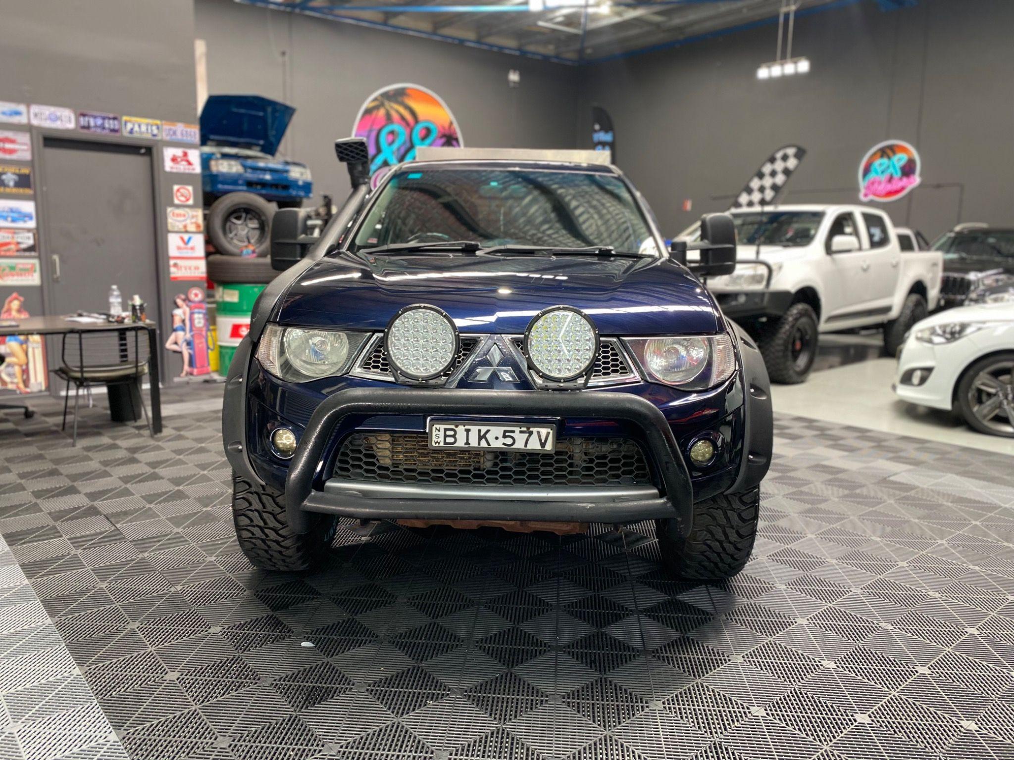 MITSUBISHI TRITON