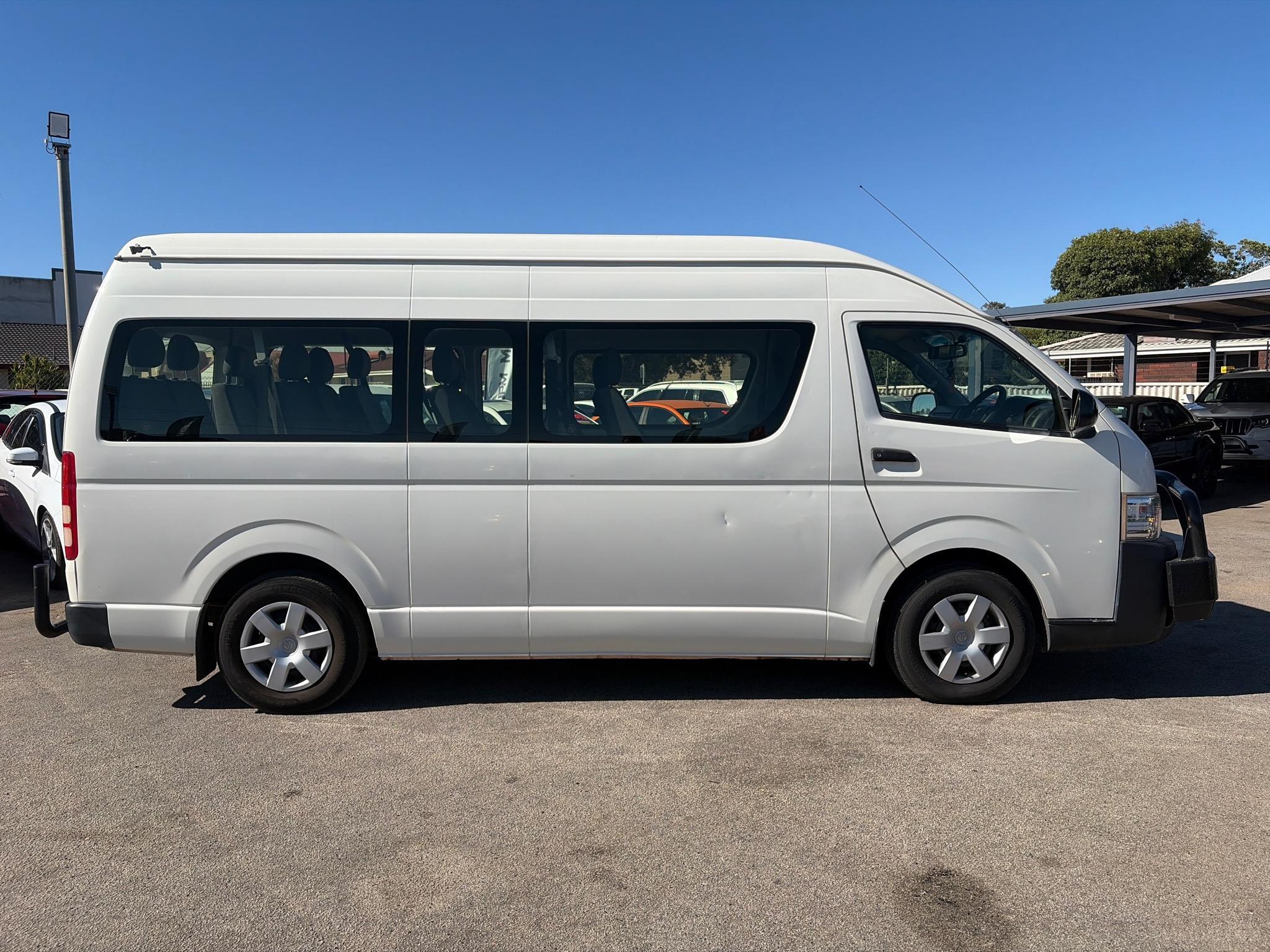 TOYOTA HIACE