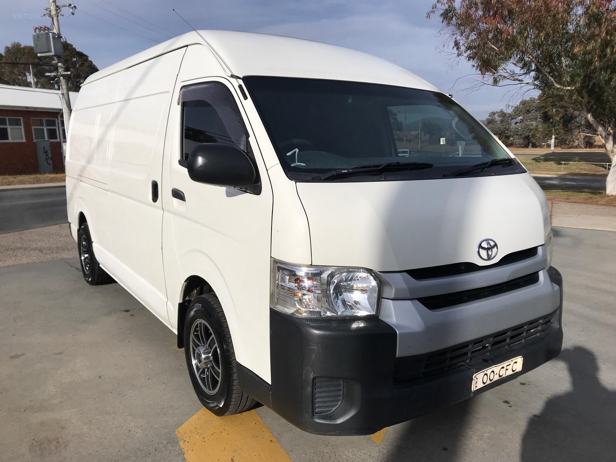 TOYOTA HIACE
