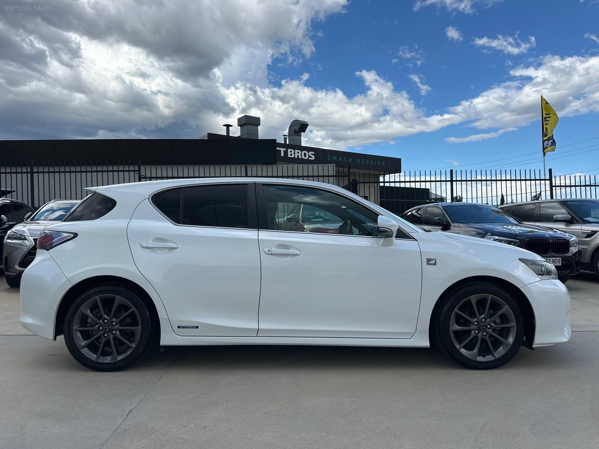 LEXUS CT 200h. HYBRID