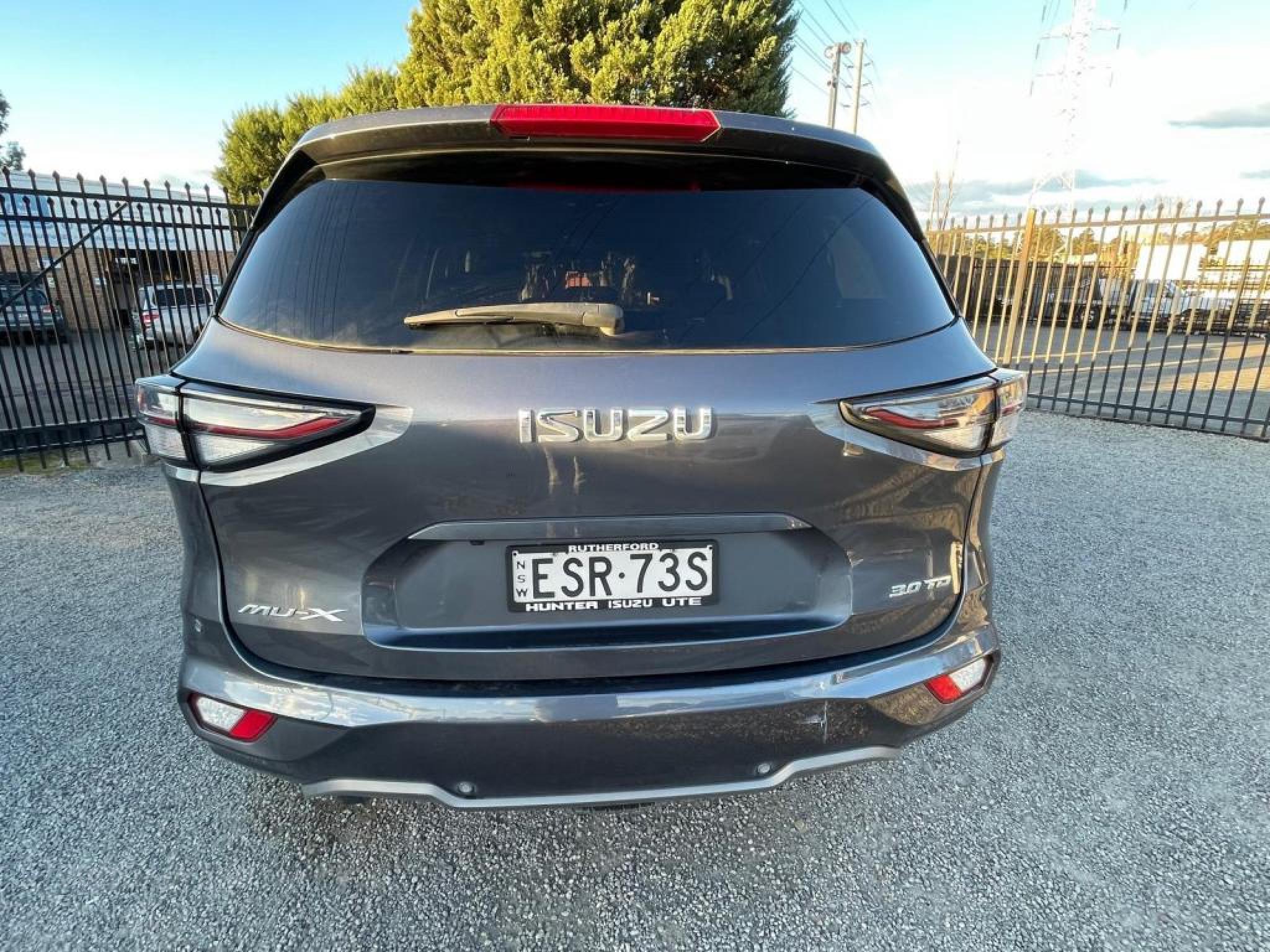 ISUZU MU-X