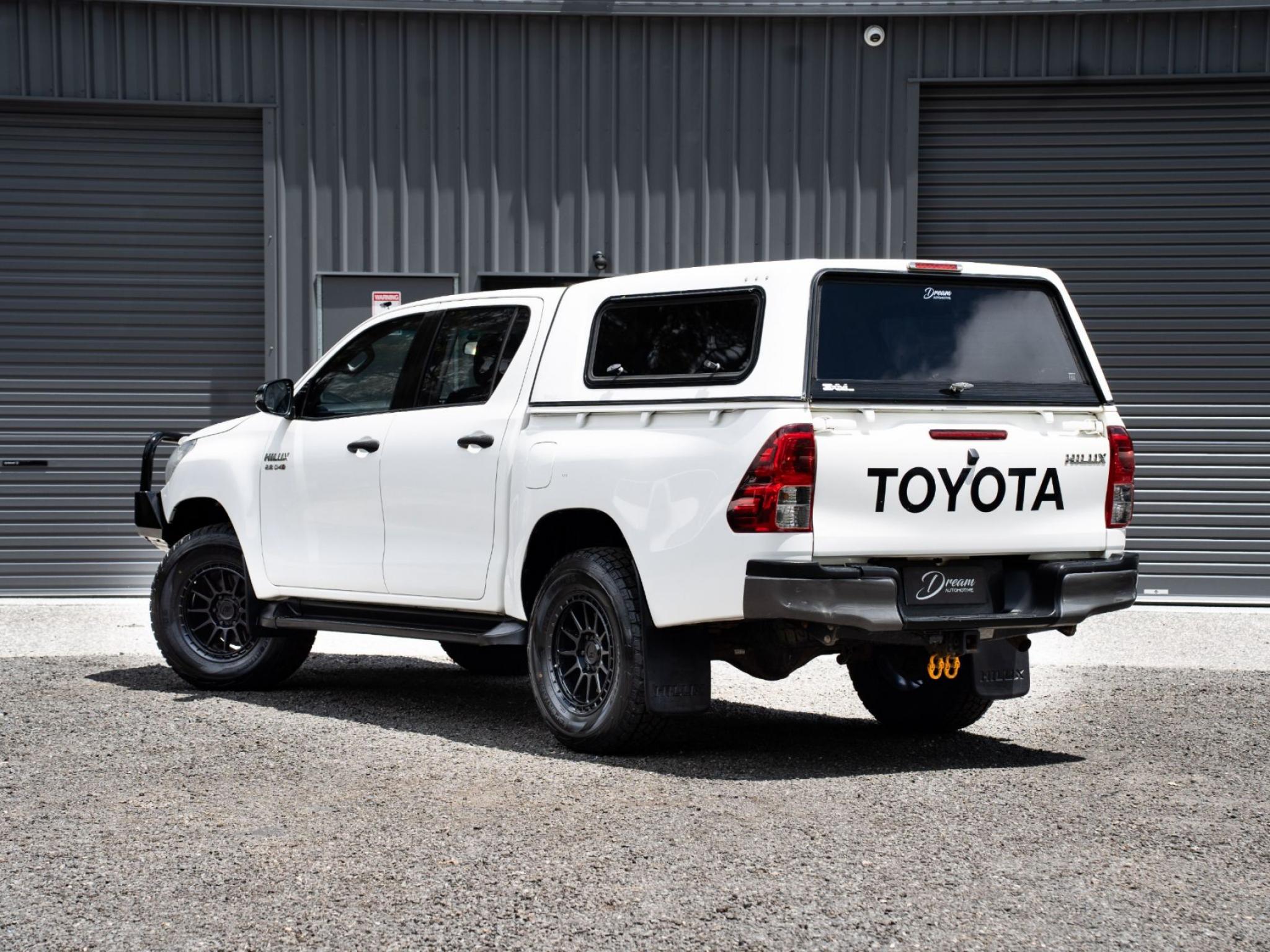 TOYOTA HILUX