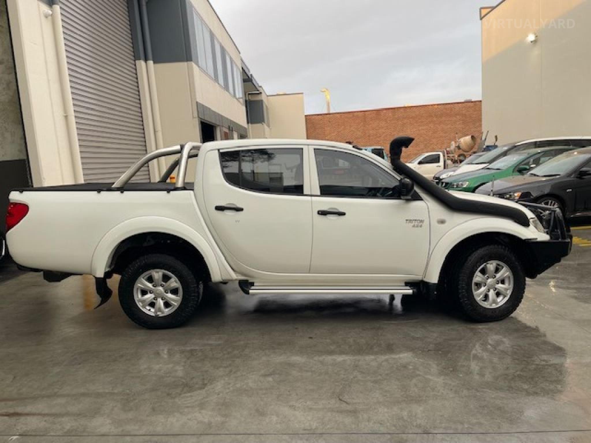 MITSUBISHI TRITON