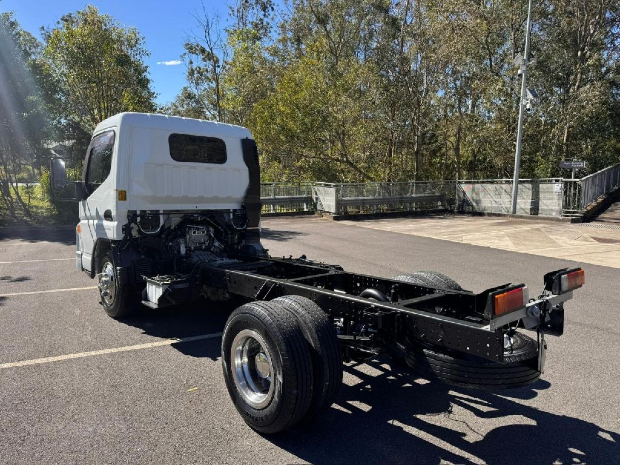 MITSUBISHI CANTER L 7/800 515 TRAY TRUCK/CAB CHASSIS