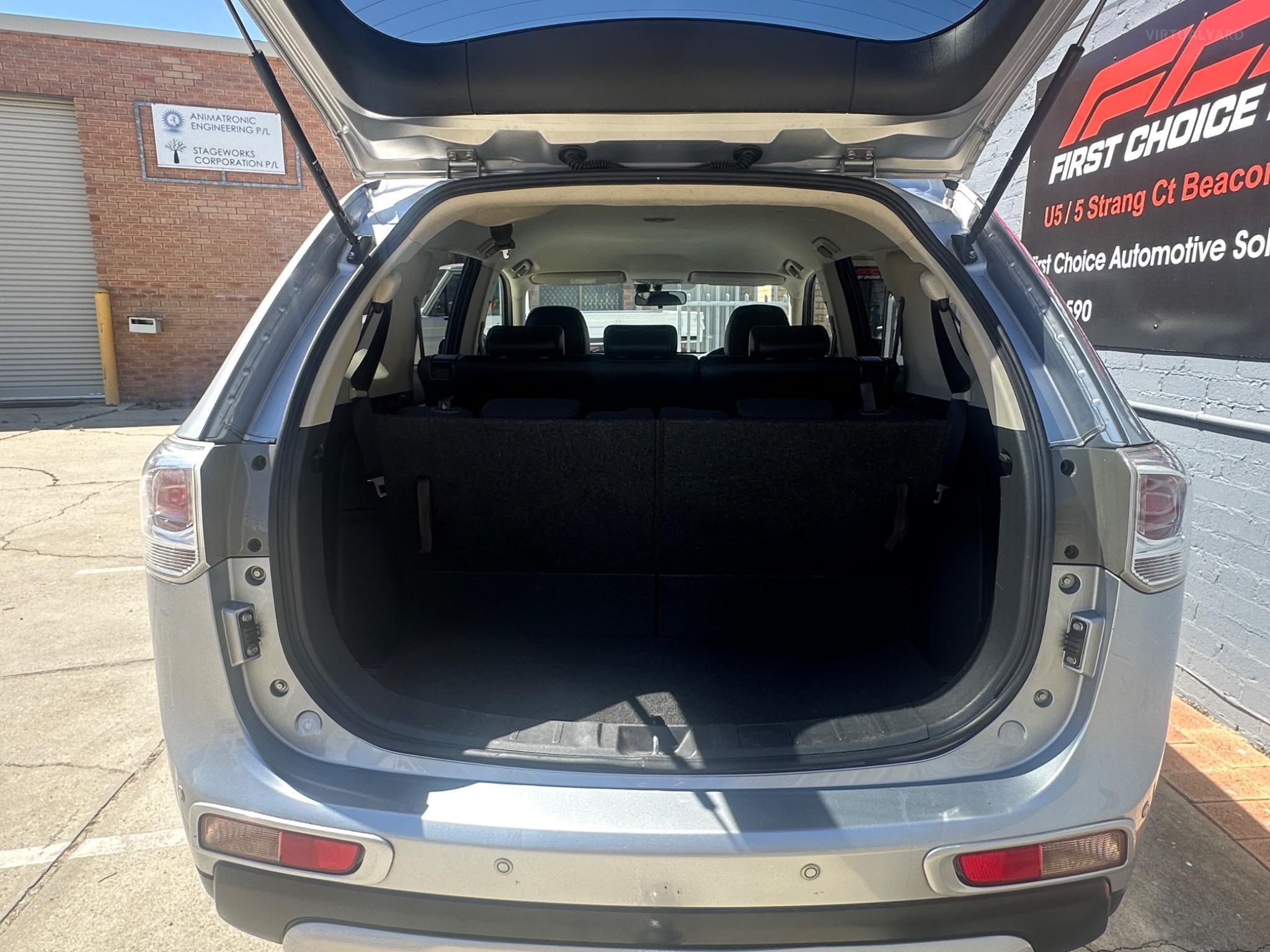 MITSUBISHI OUTLANDER
