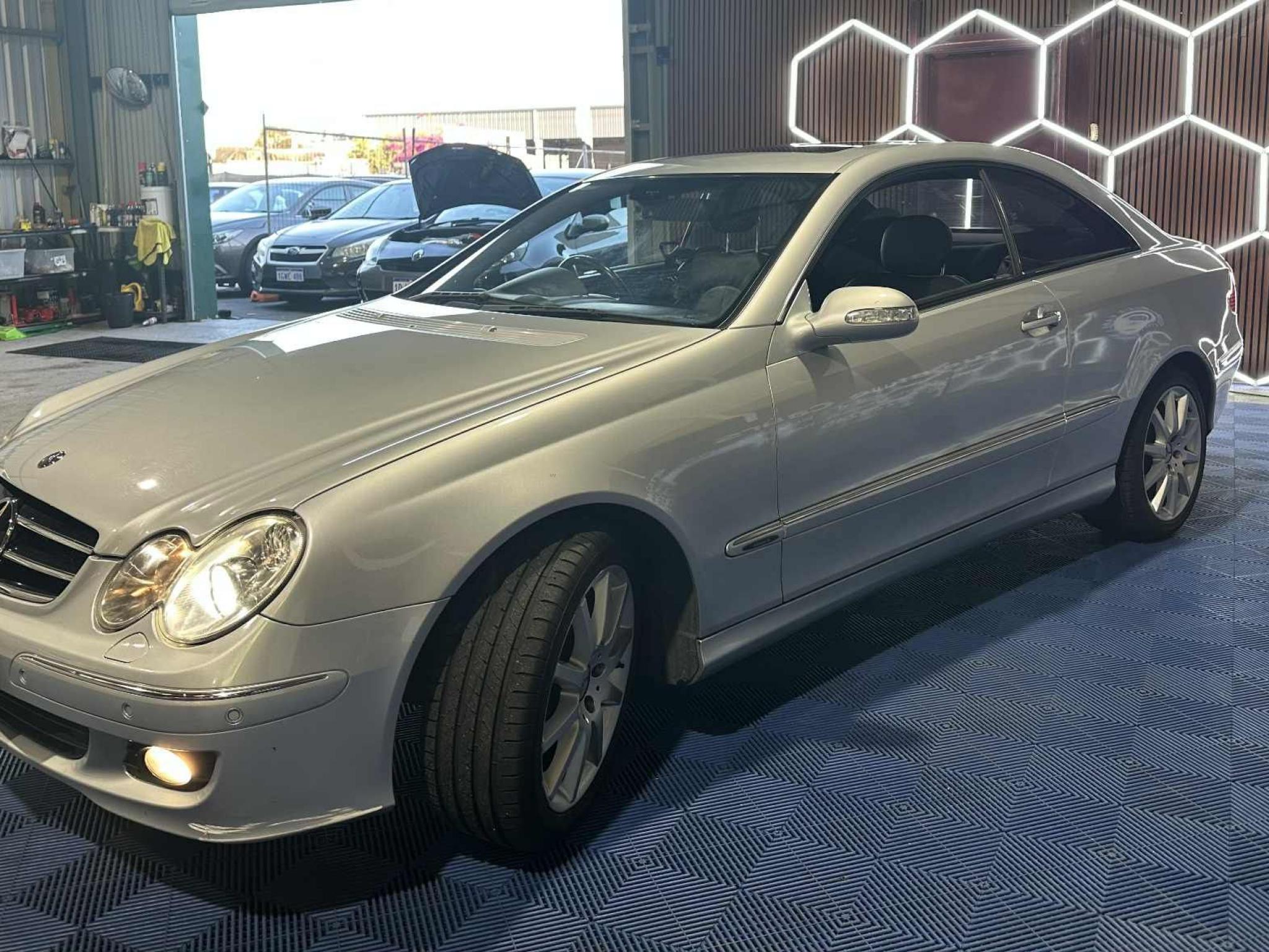 MERCEDES-BENZ CLK200K