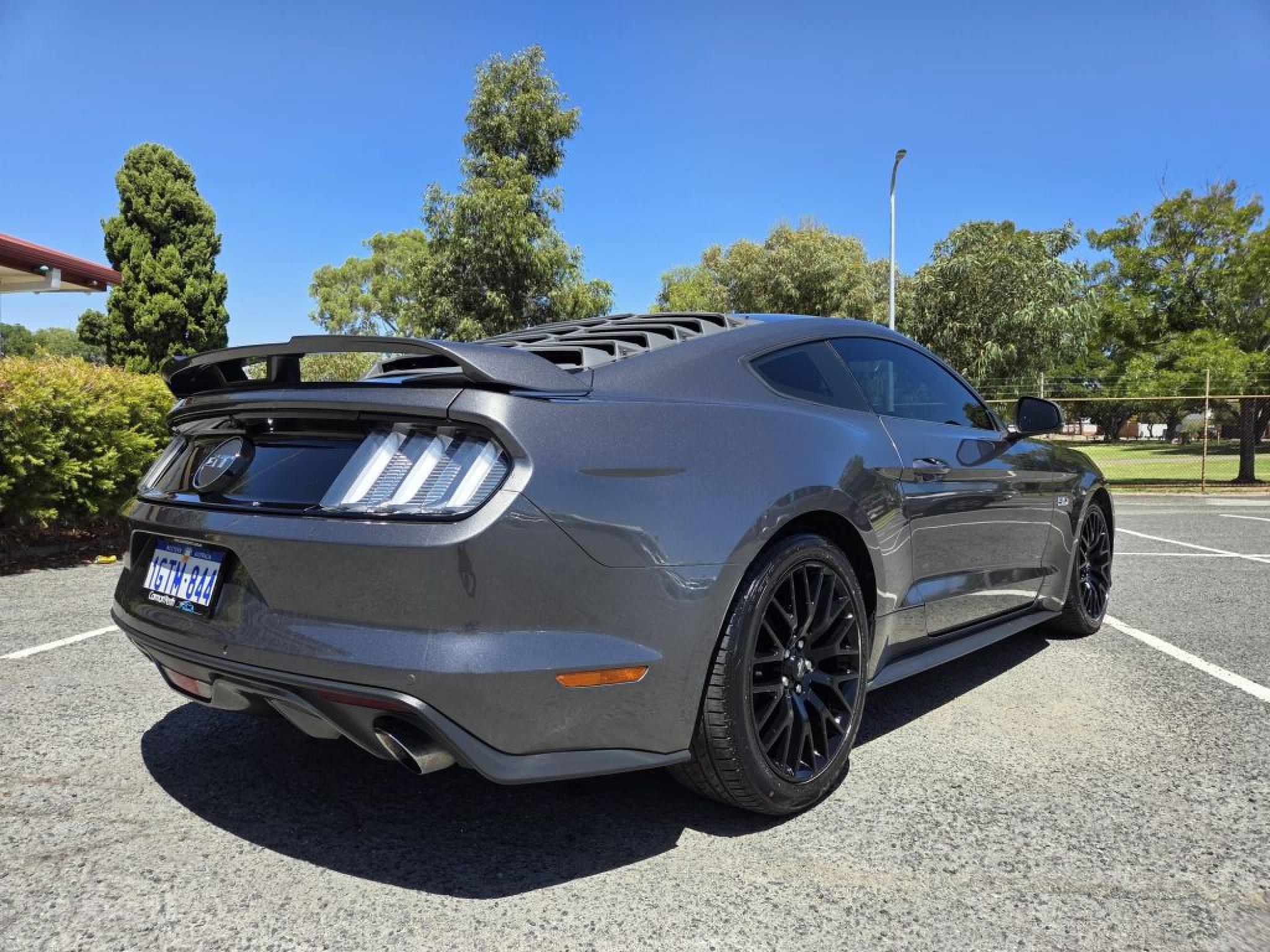 FORD MUSTANG