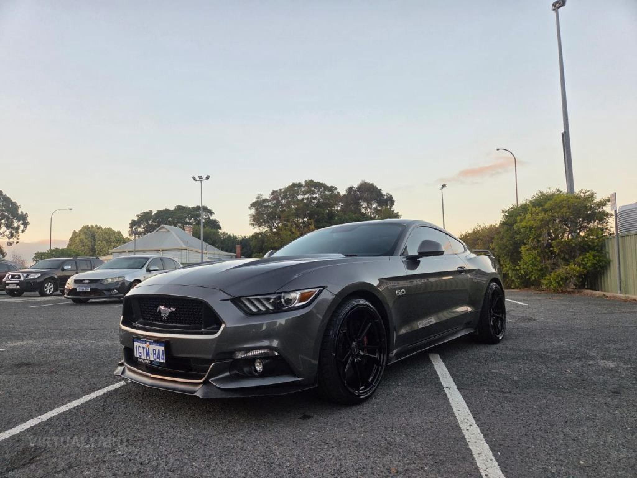 FORD MUSTANG