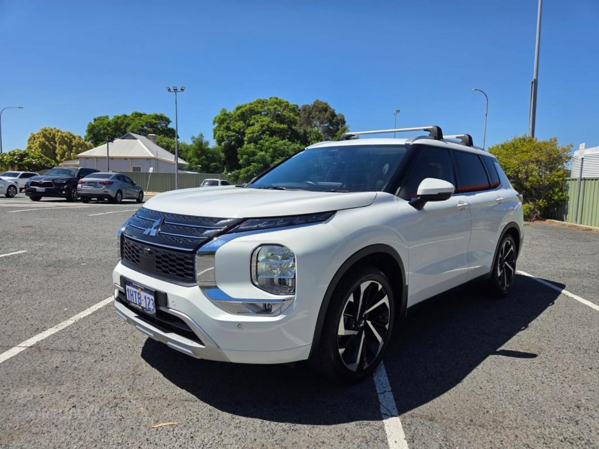 MITSUBISHI OUTLANDER