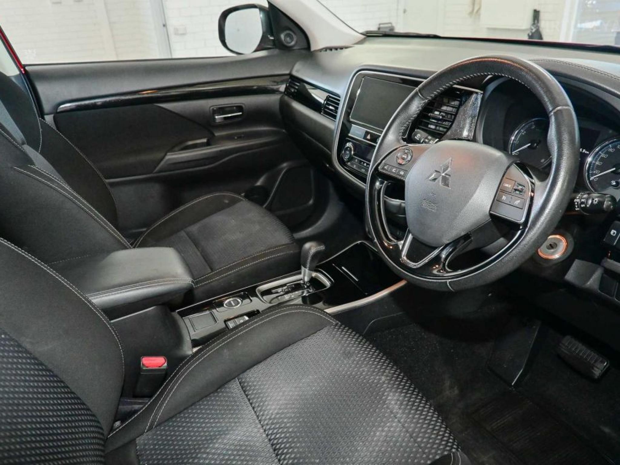 MITSUBISHI OUTLANDER