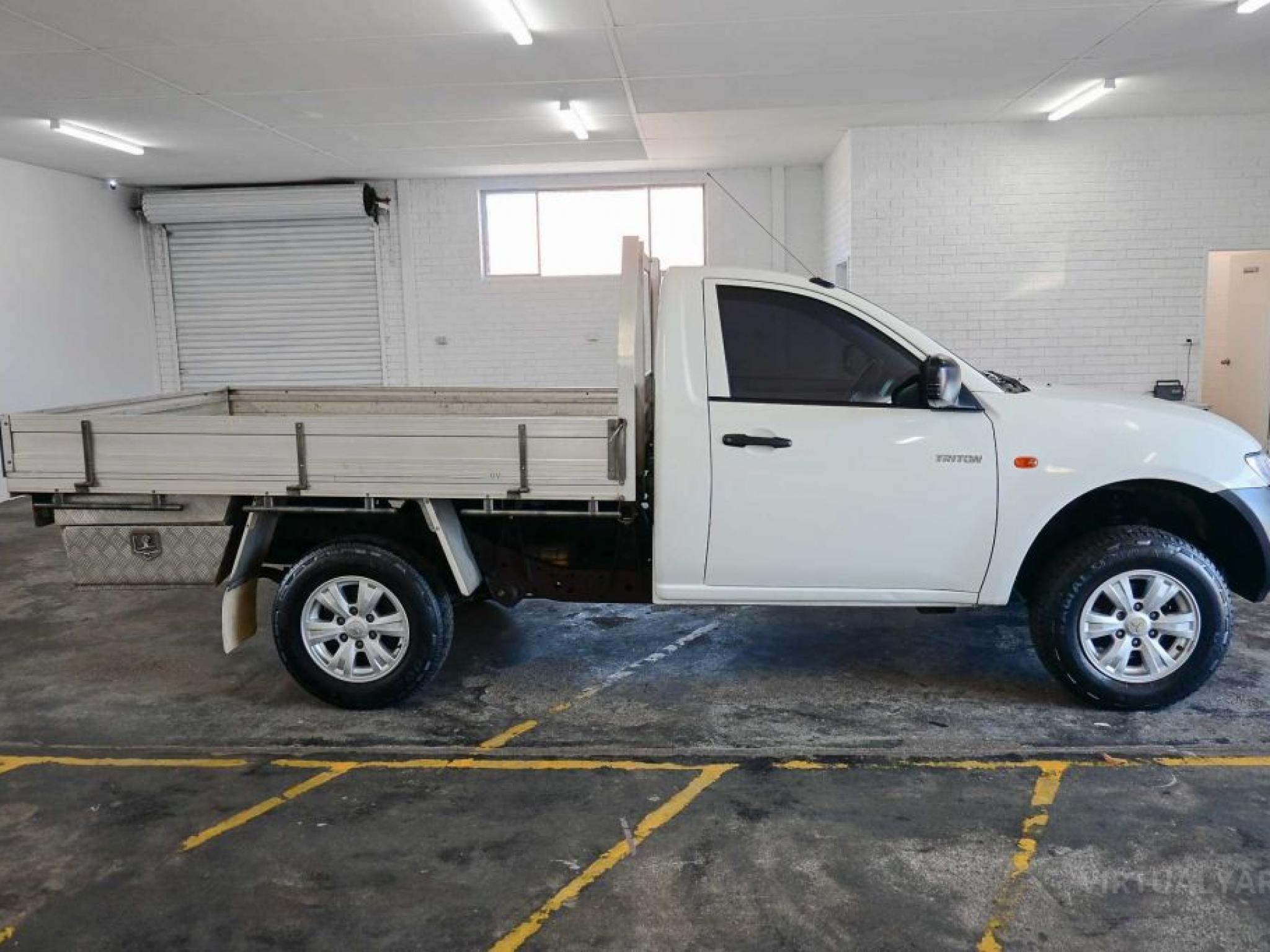 MITSUBISHI TRITON