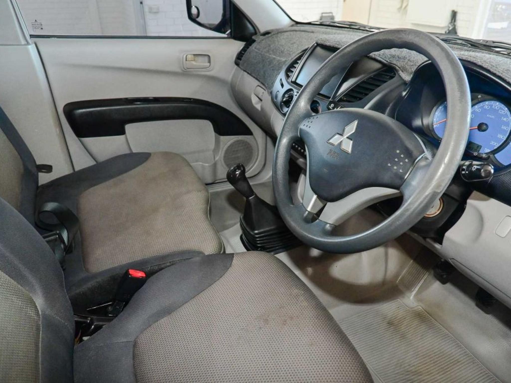 MITSUBISHI TRITON