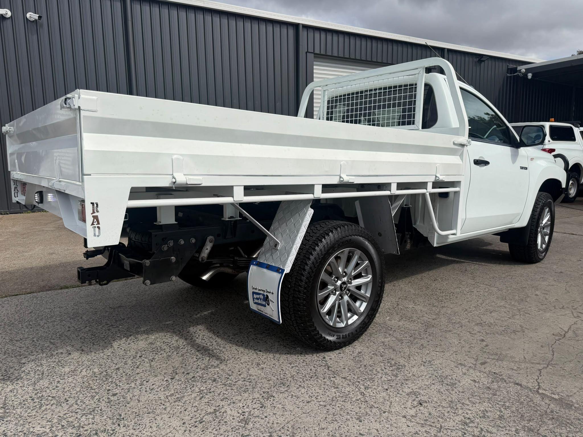 MITSUBISHI TRITON