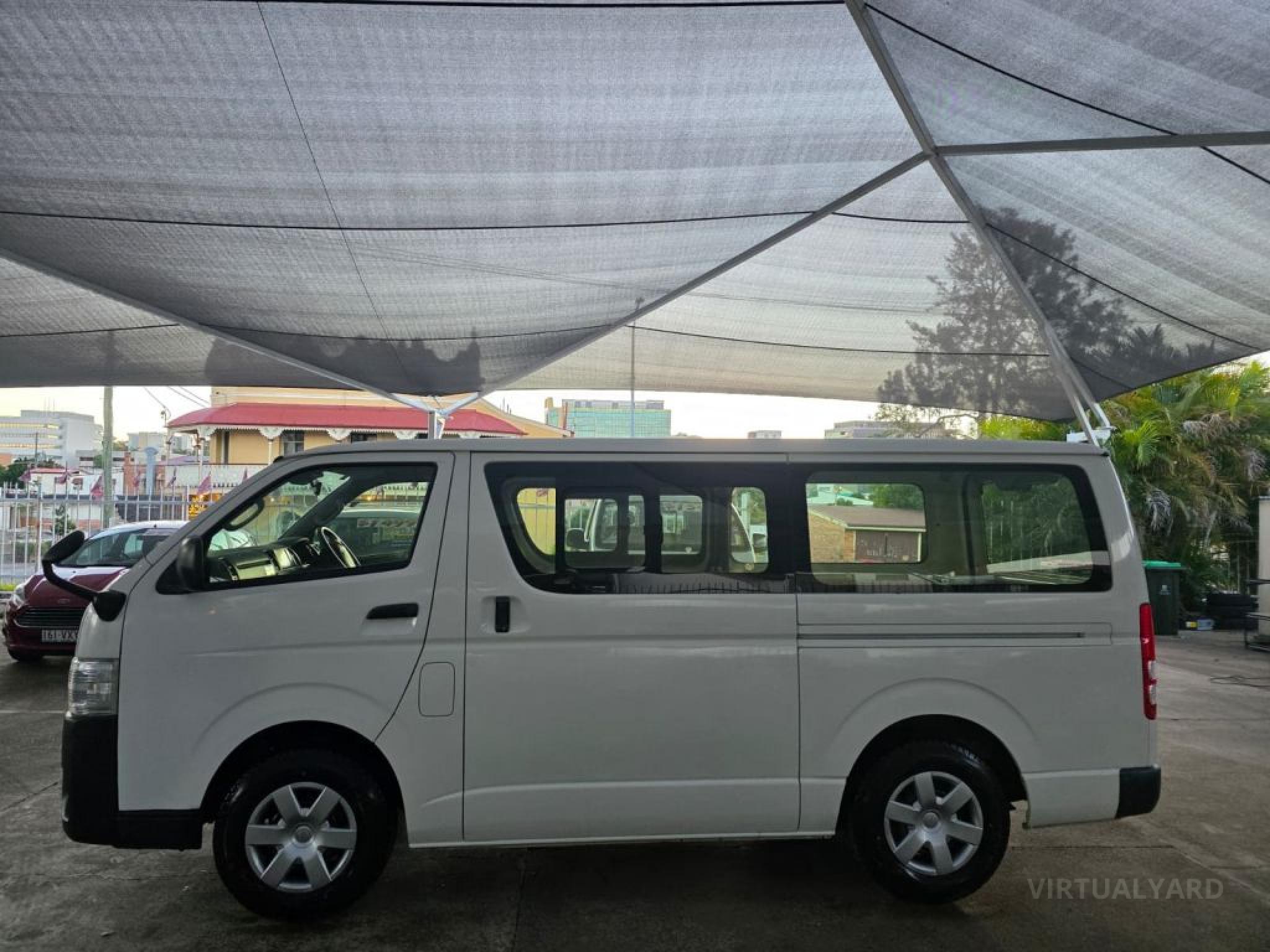 TOYOTA HIACE