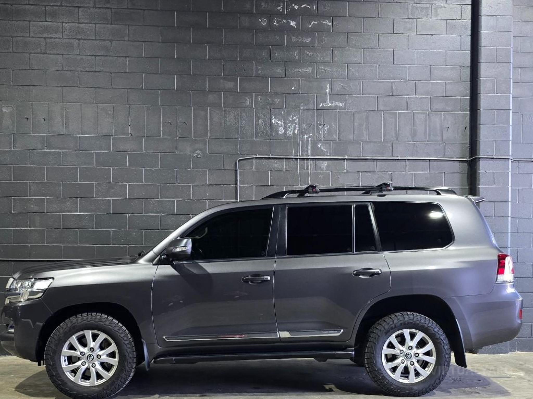 TOYOTA LANDCRUISER