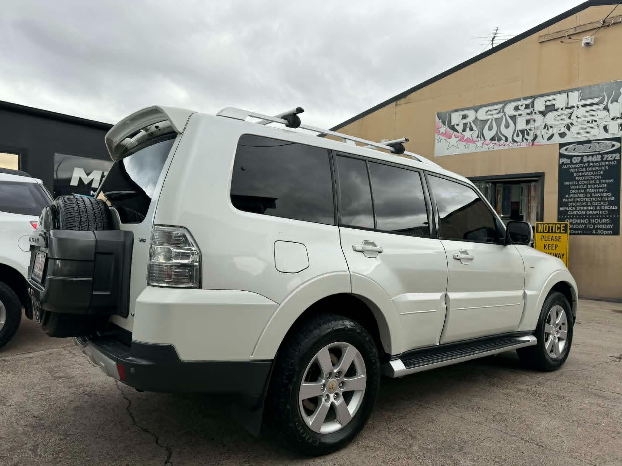 MITSUBISHI PAJERO
