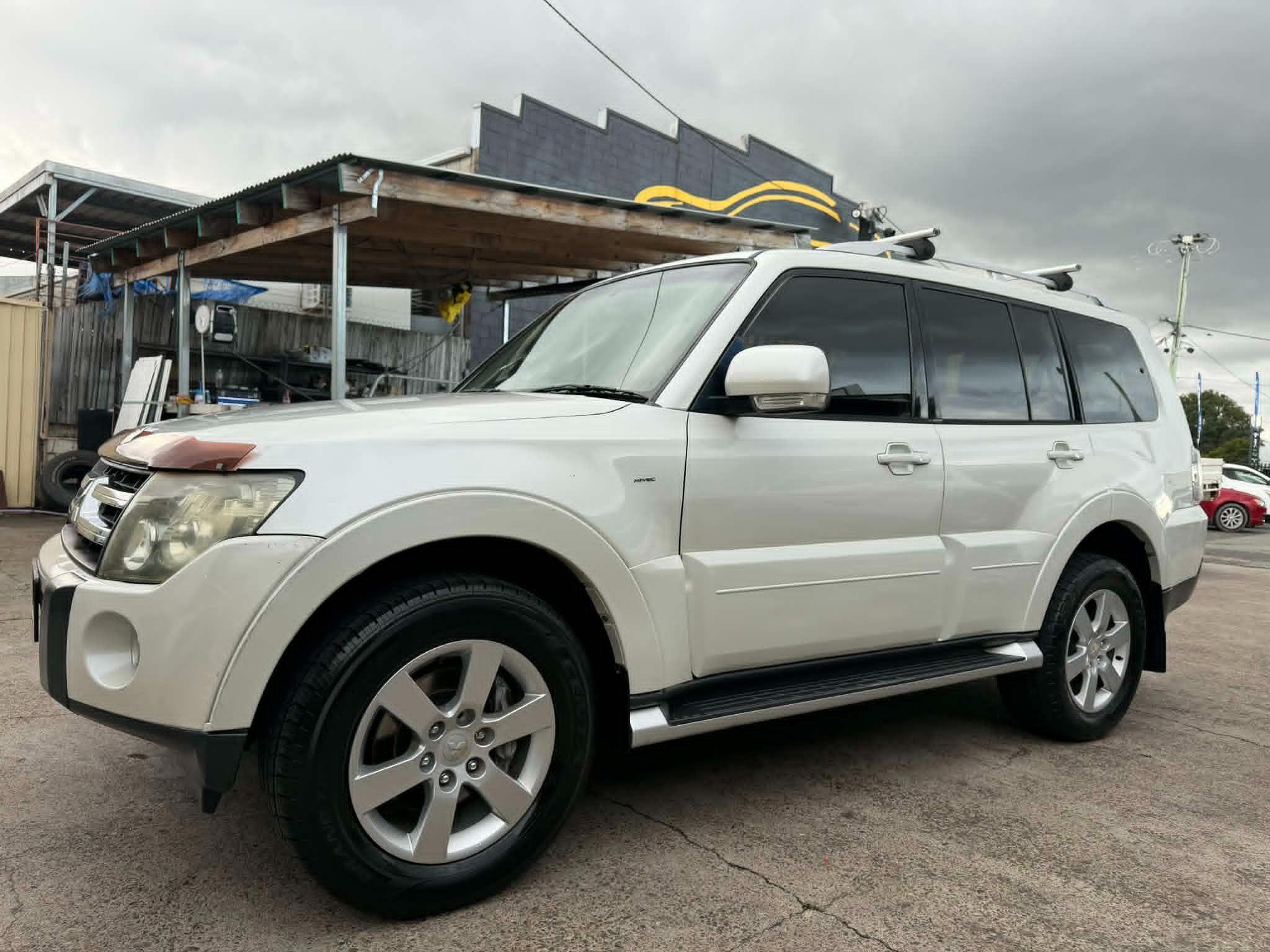 MITSUBISHI PAJERO