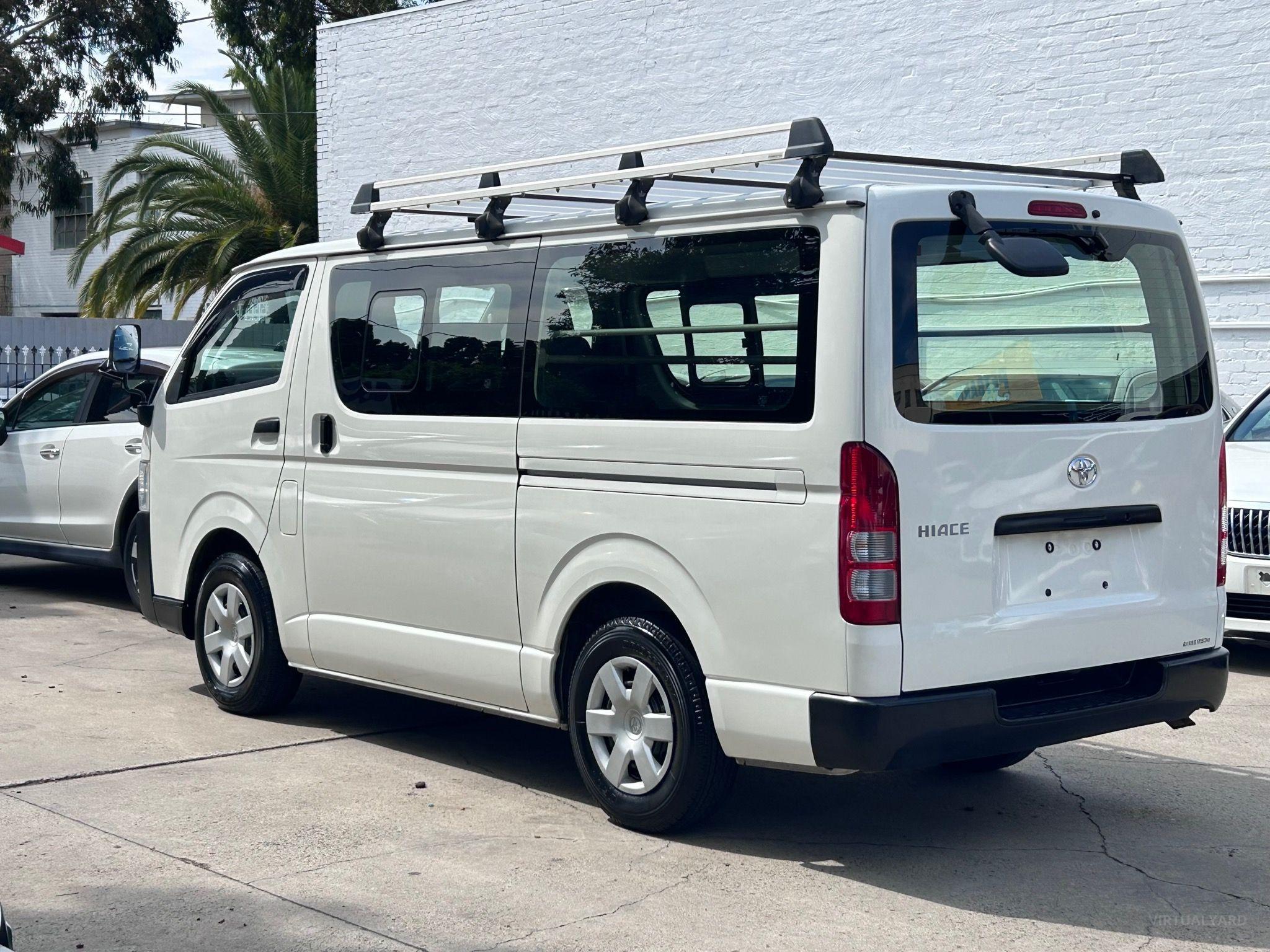 TOYOTA HIACE