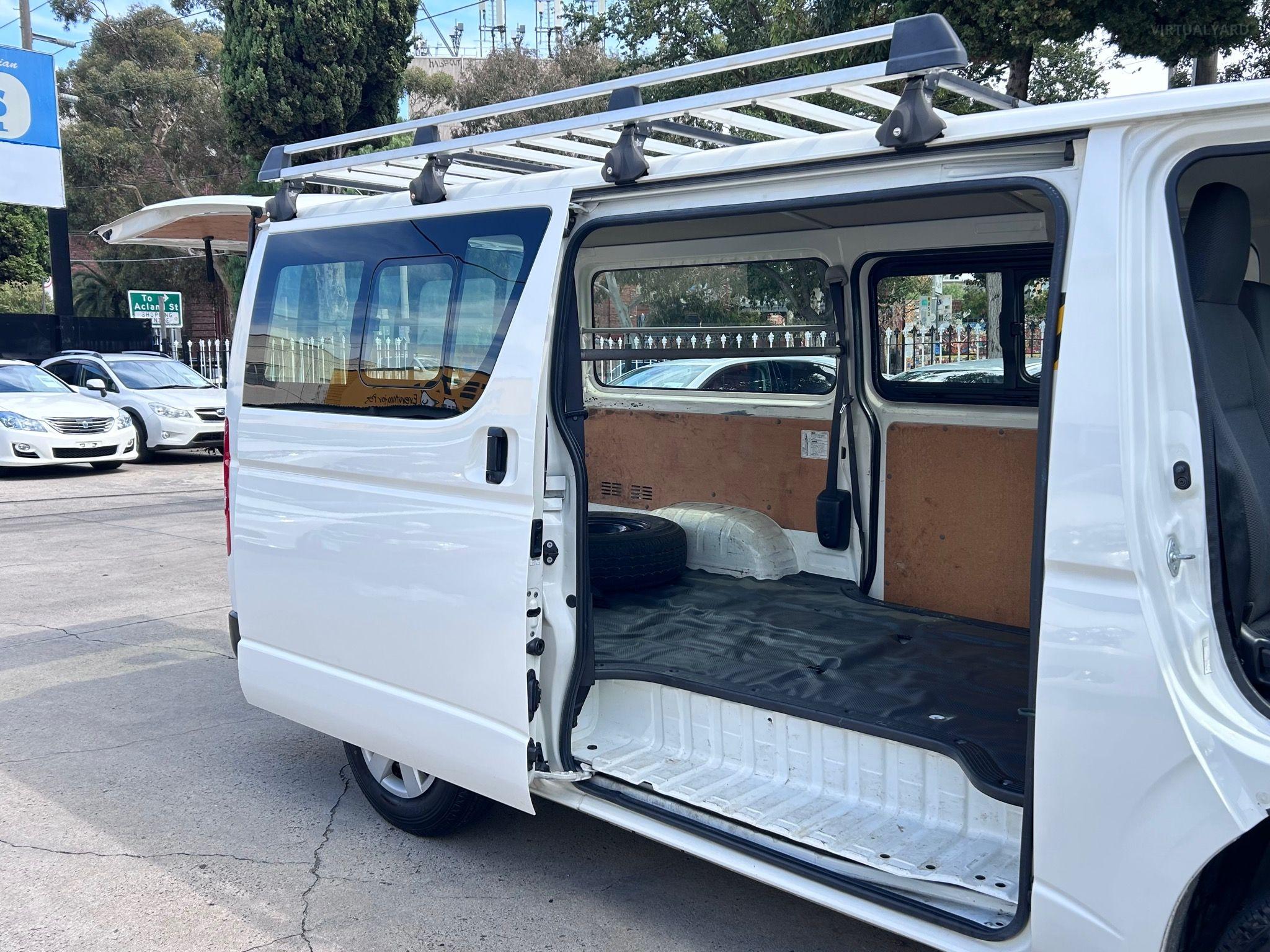 TOYOTA HIACE