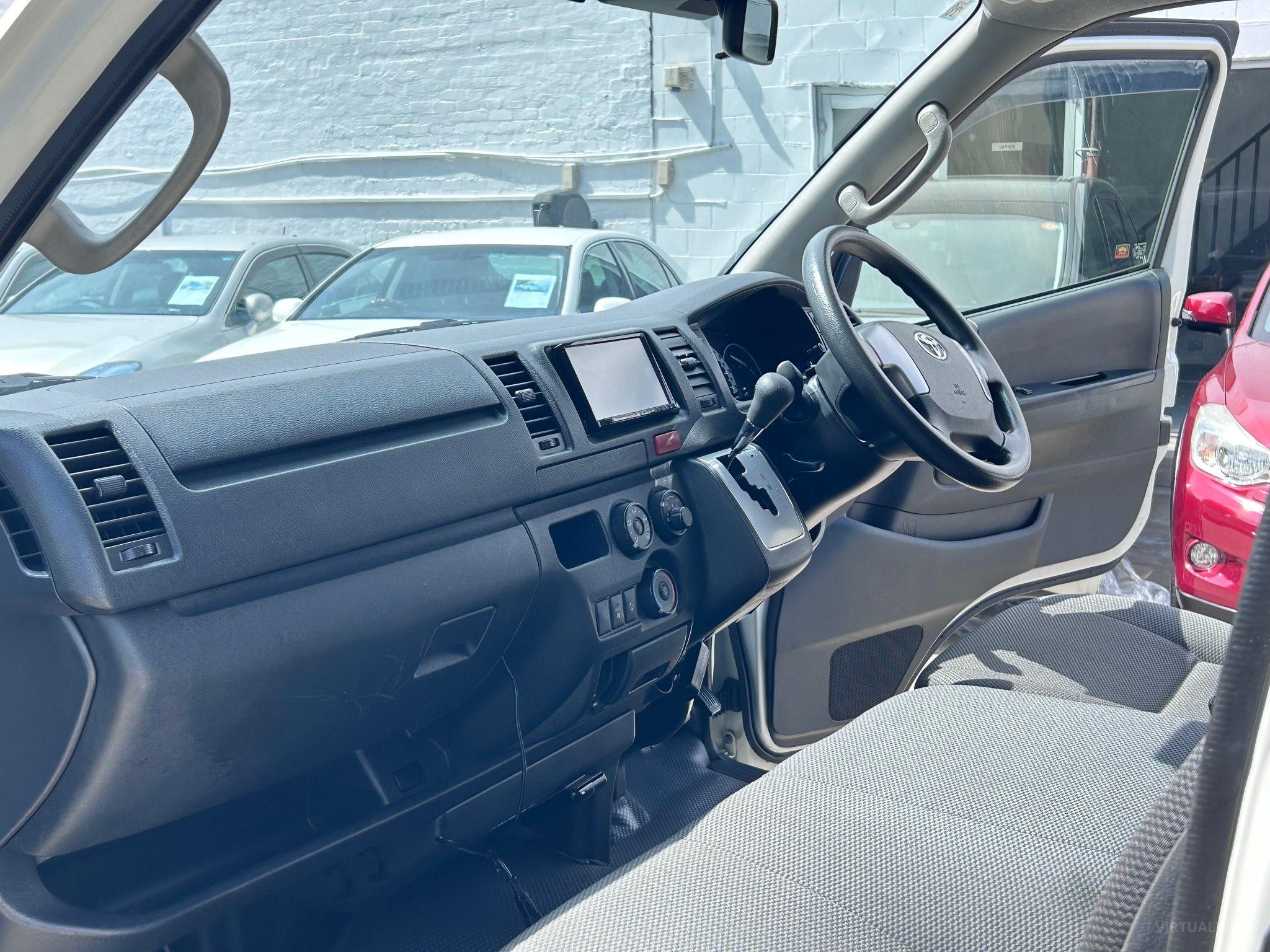 TOYOTA HIACE