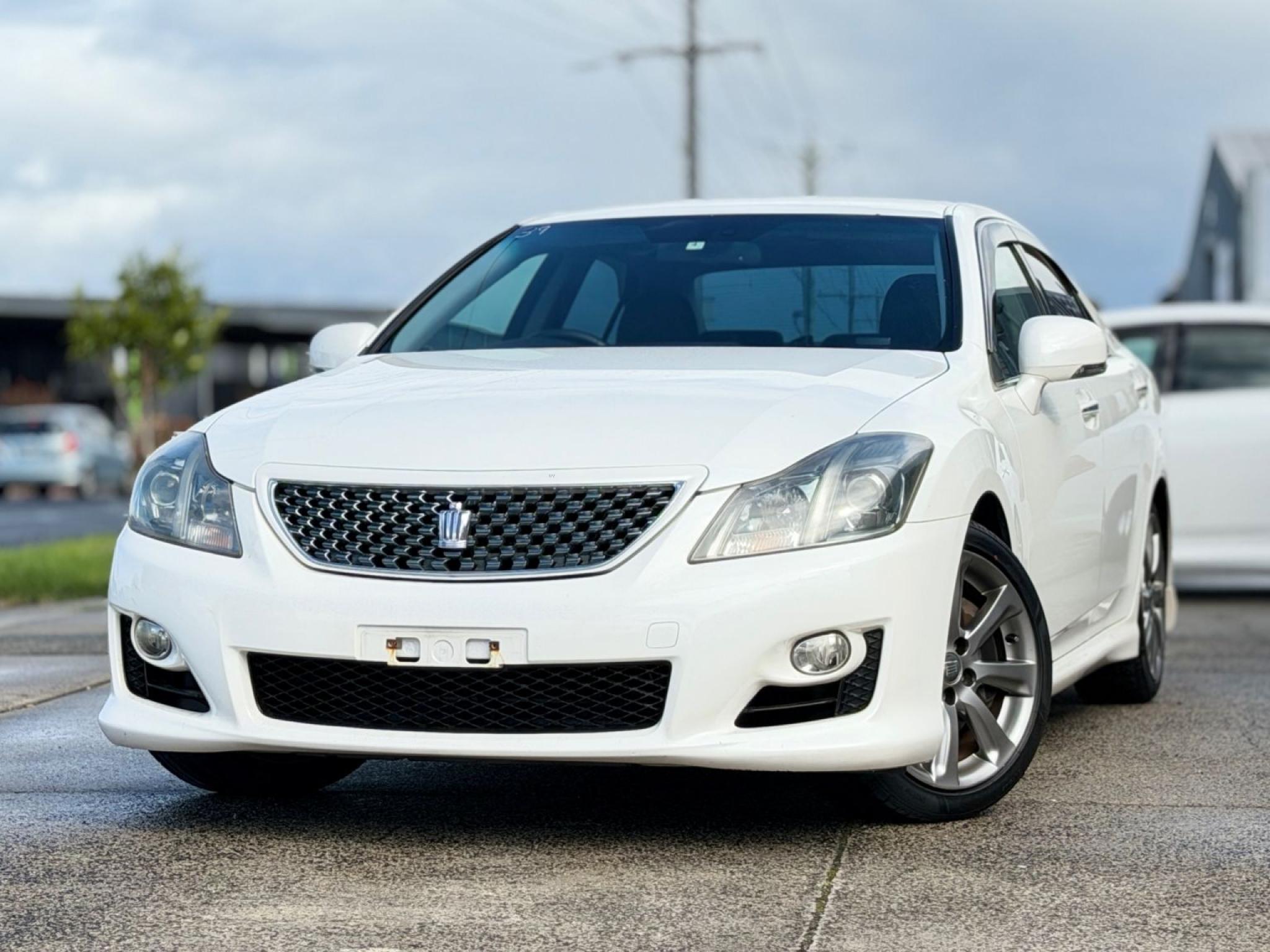 TOYOTA CROWN