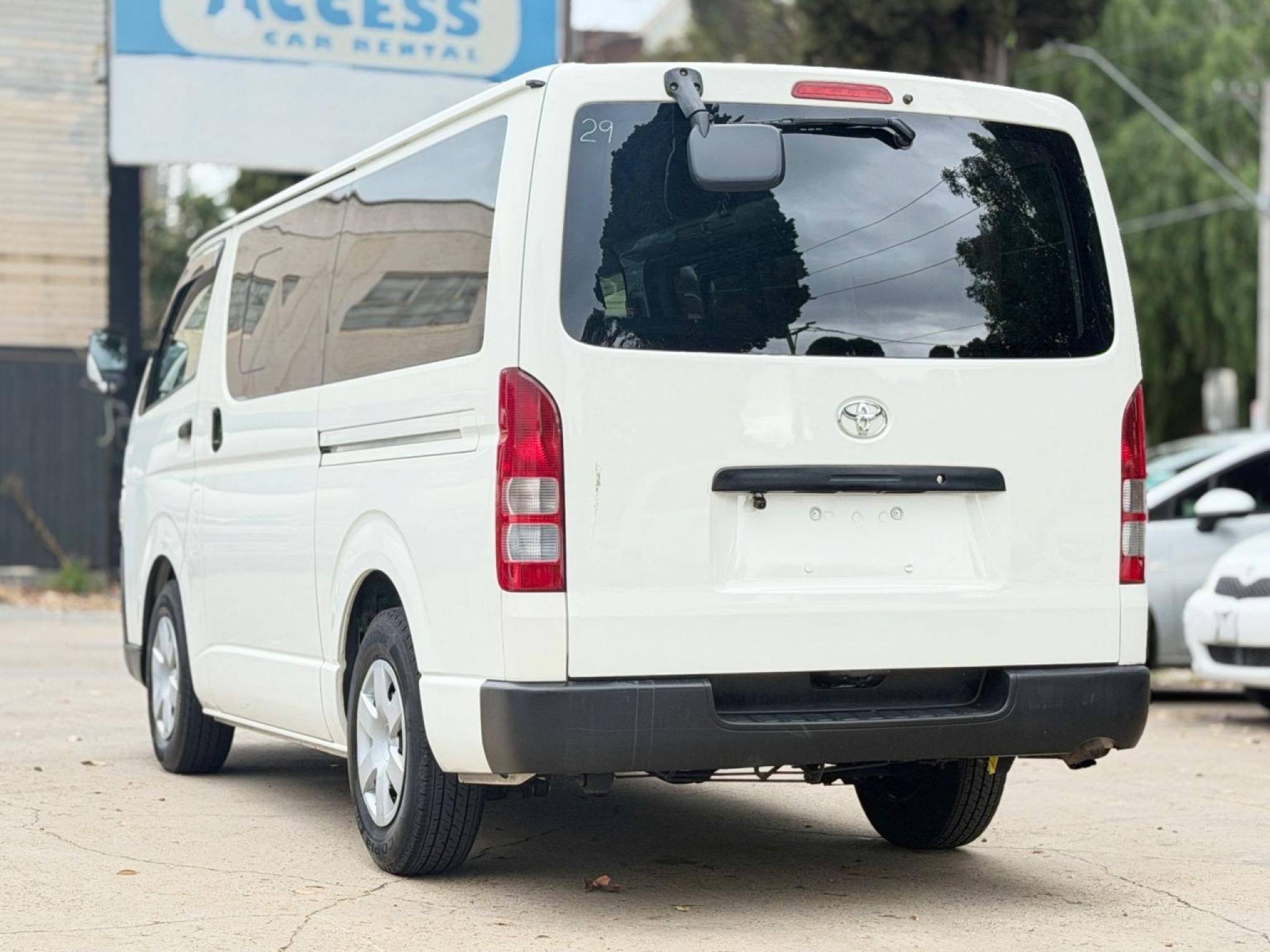 TOYOTA HIACE VAN