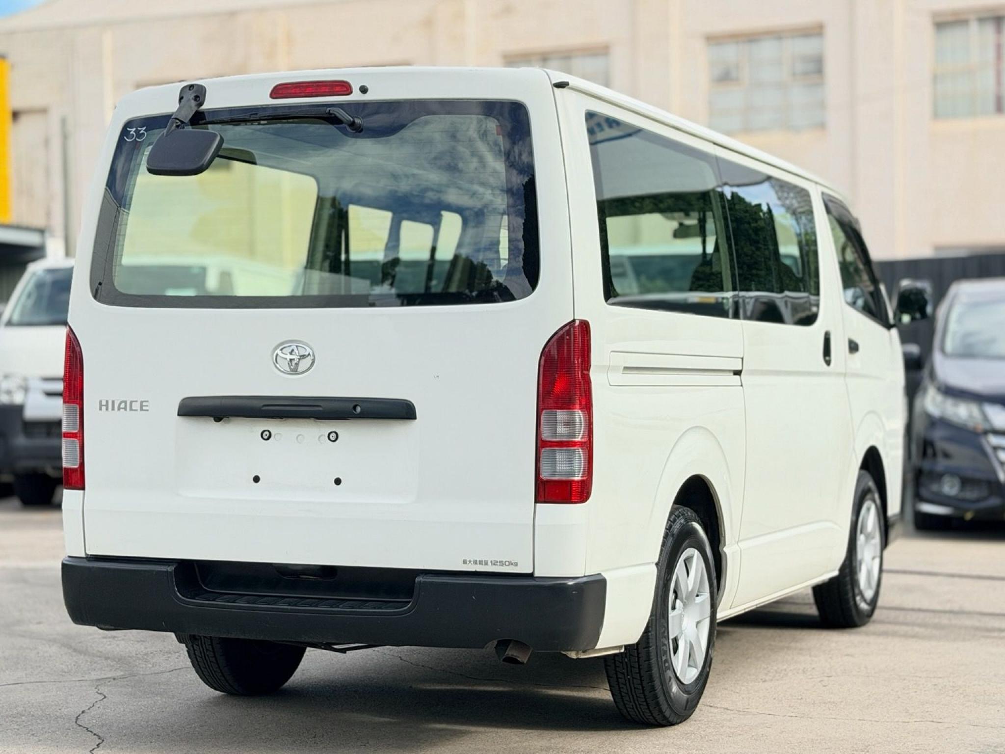 TOYOTA HIACE VAN